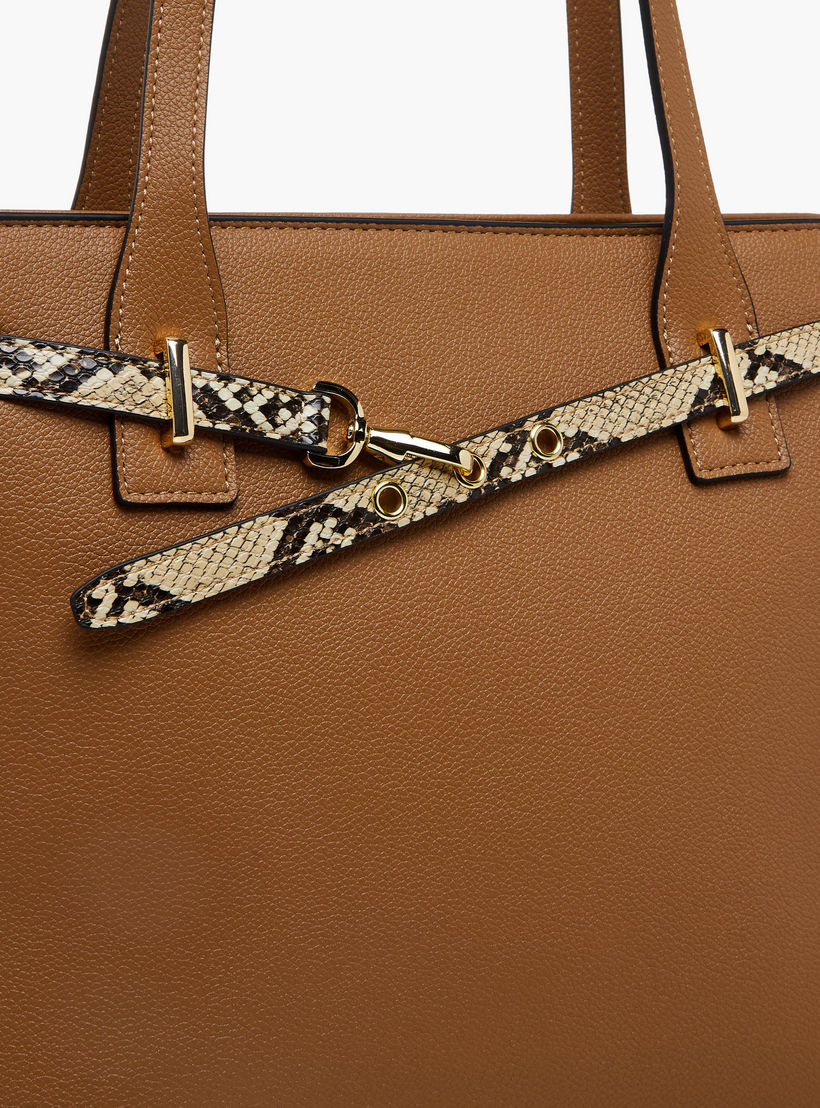 شنطة توتي بتفاصيل حزام حيوانات بارزة الملمس مع مقابض من ساشا-women-bagsandwallets-handbags-image-5