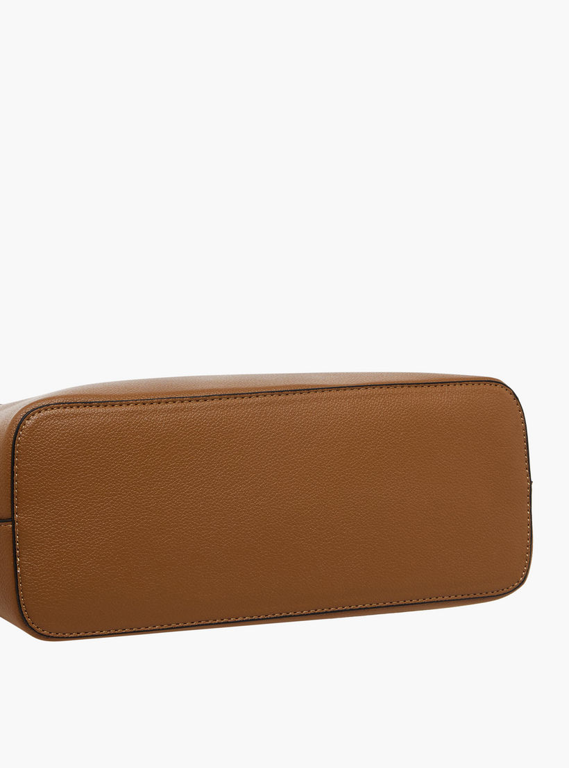 شنطة توتي بتفاصيل حزام حيوانات بارزة الملمس مع مقابض من ساشا-women-bagsandwallets-handbags-image-7