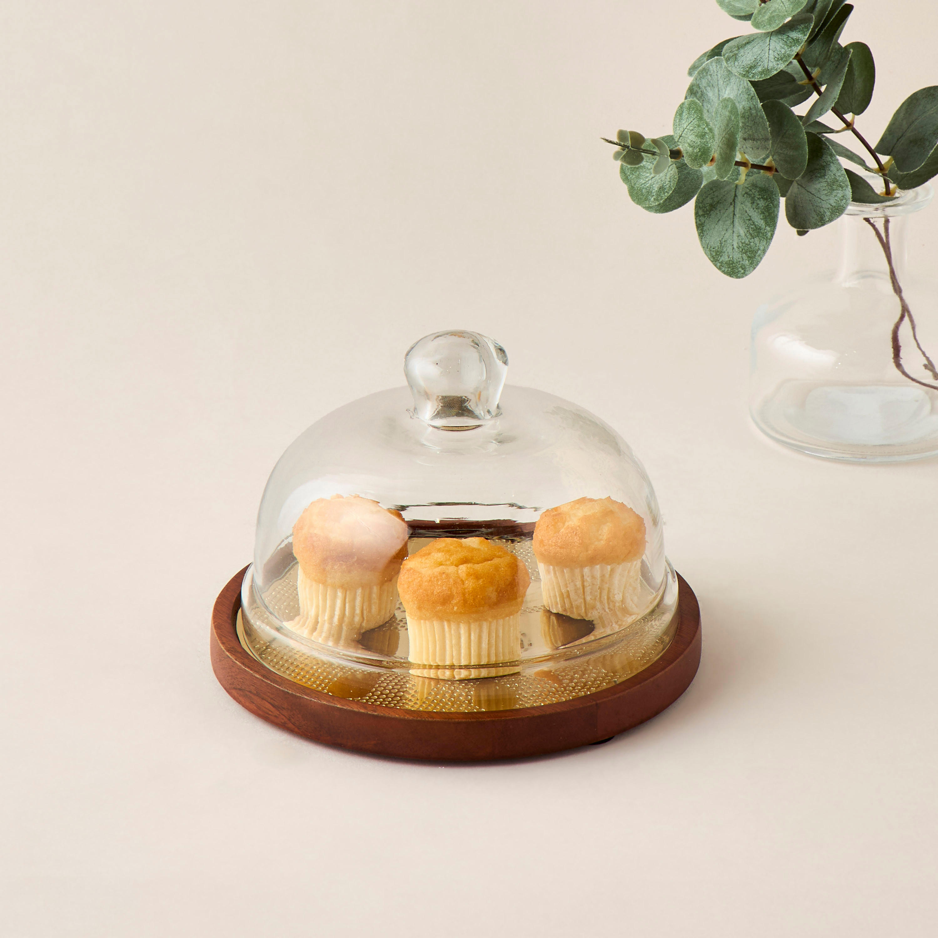 حامل كيك خشبي منقوش بغطاء قبة زجاجي - 16x16x9 سم-household-dining-serveware-cakestands-image-2