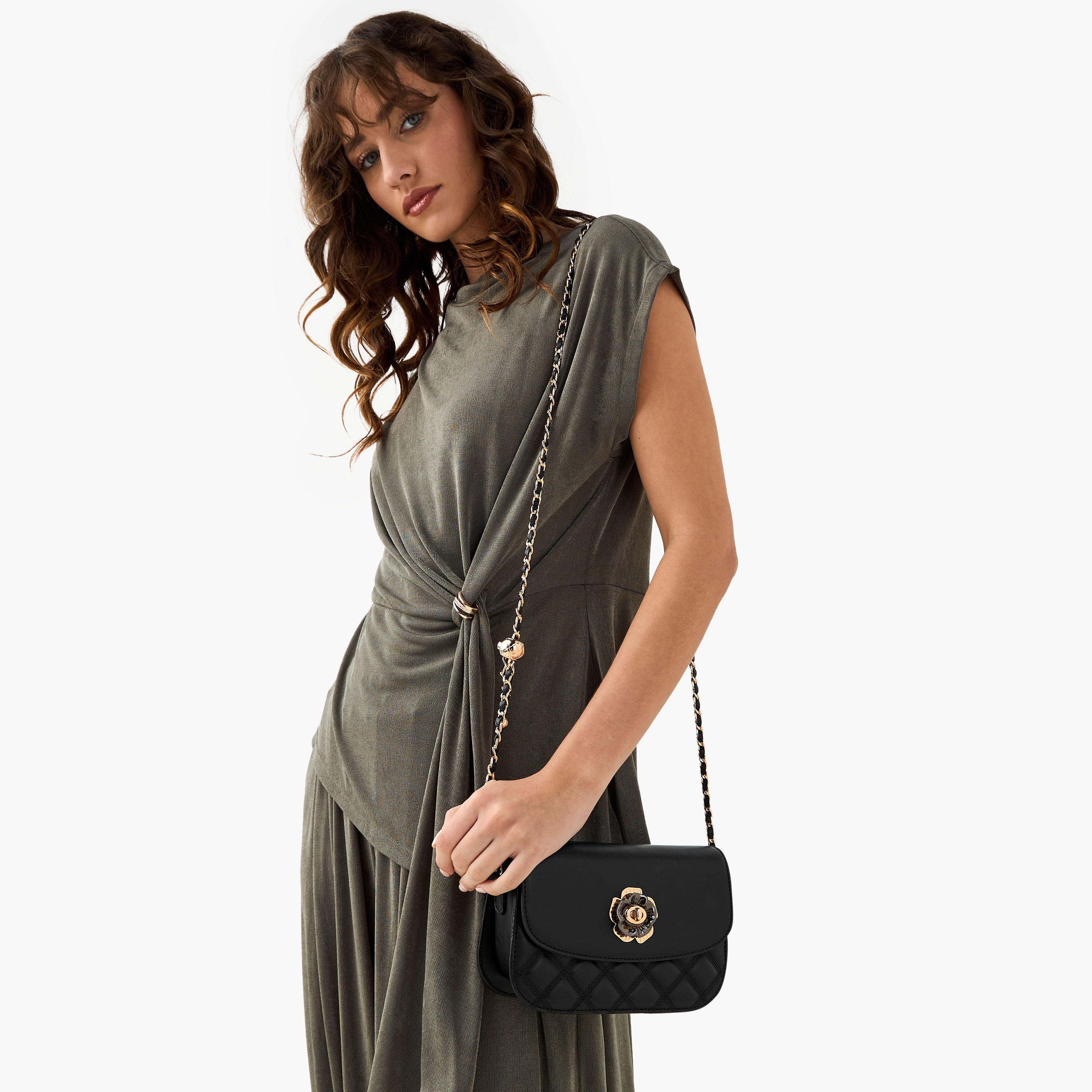 شنطة كروس بودي مبطنة بتفاصيل زهور من ساشا-women-bagsandwallets-handbags-image-2
