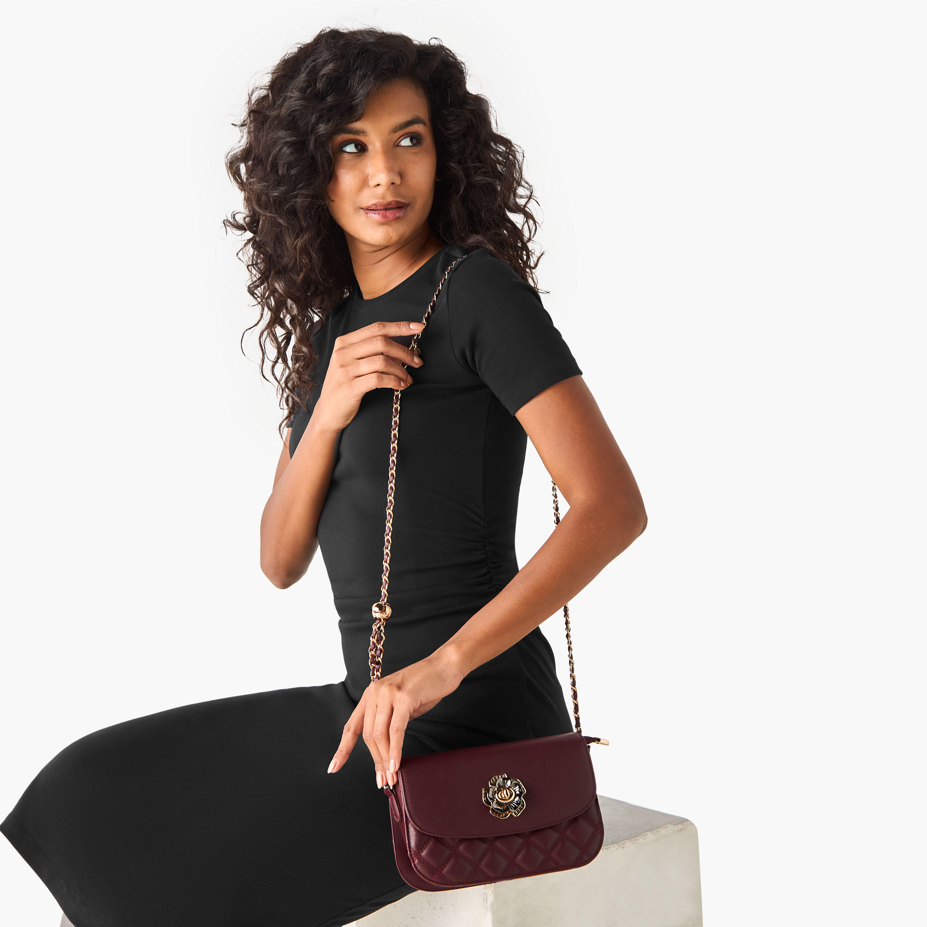 شنطة كروس بودي مبطنة بزينة معدنية وحزام سلسلة آر إس إف من ساشا-women-bagsandwallets-handbags-image-2