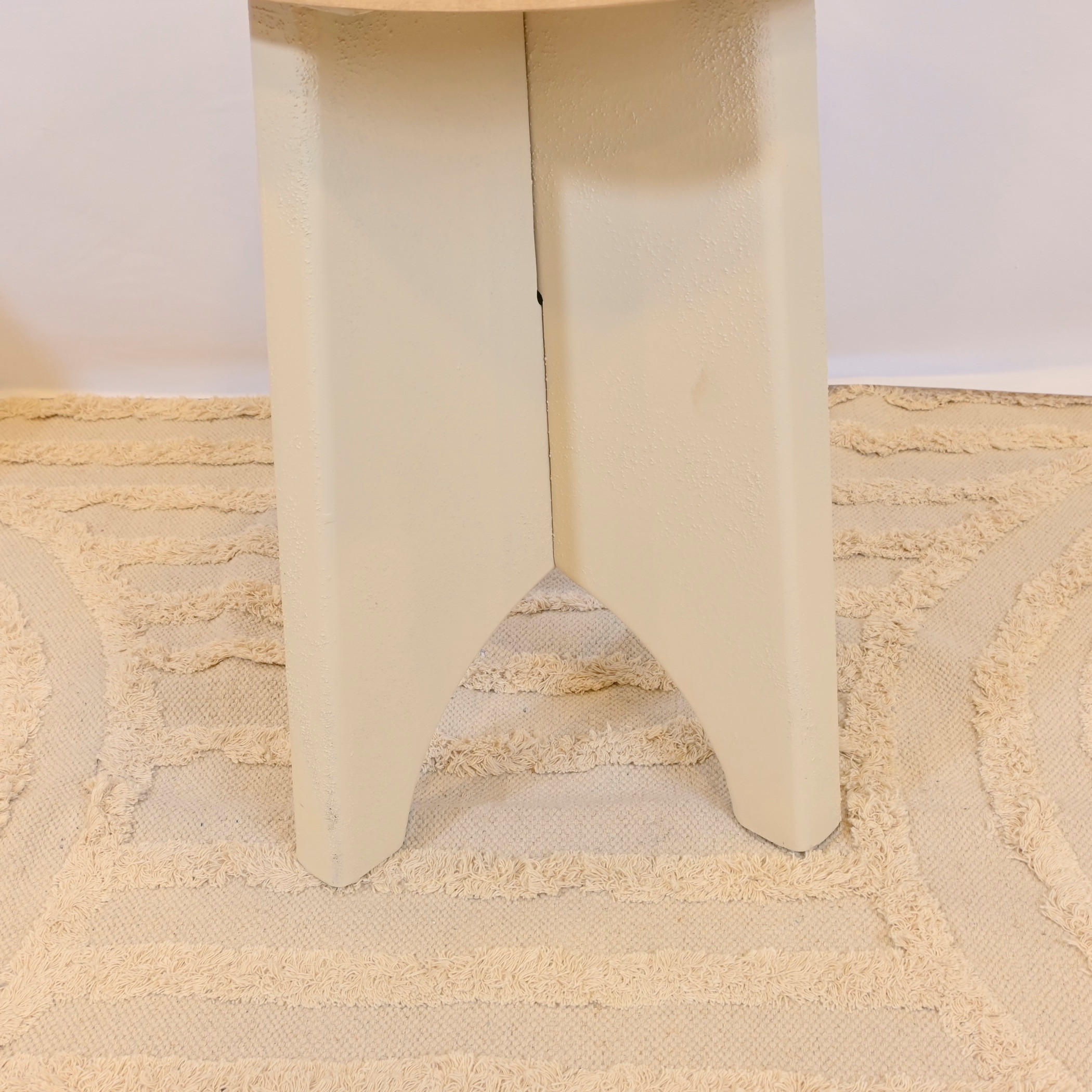 طاولة زينة بسطح خشب صنعت بواسطة لايف ستايل-furniture-livingroom-sideandendtables-image-3