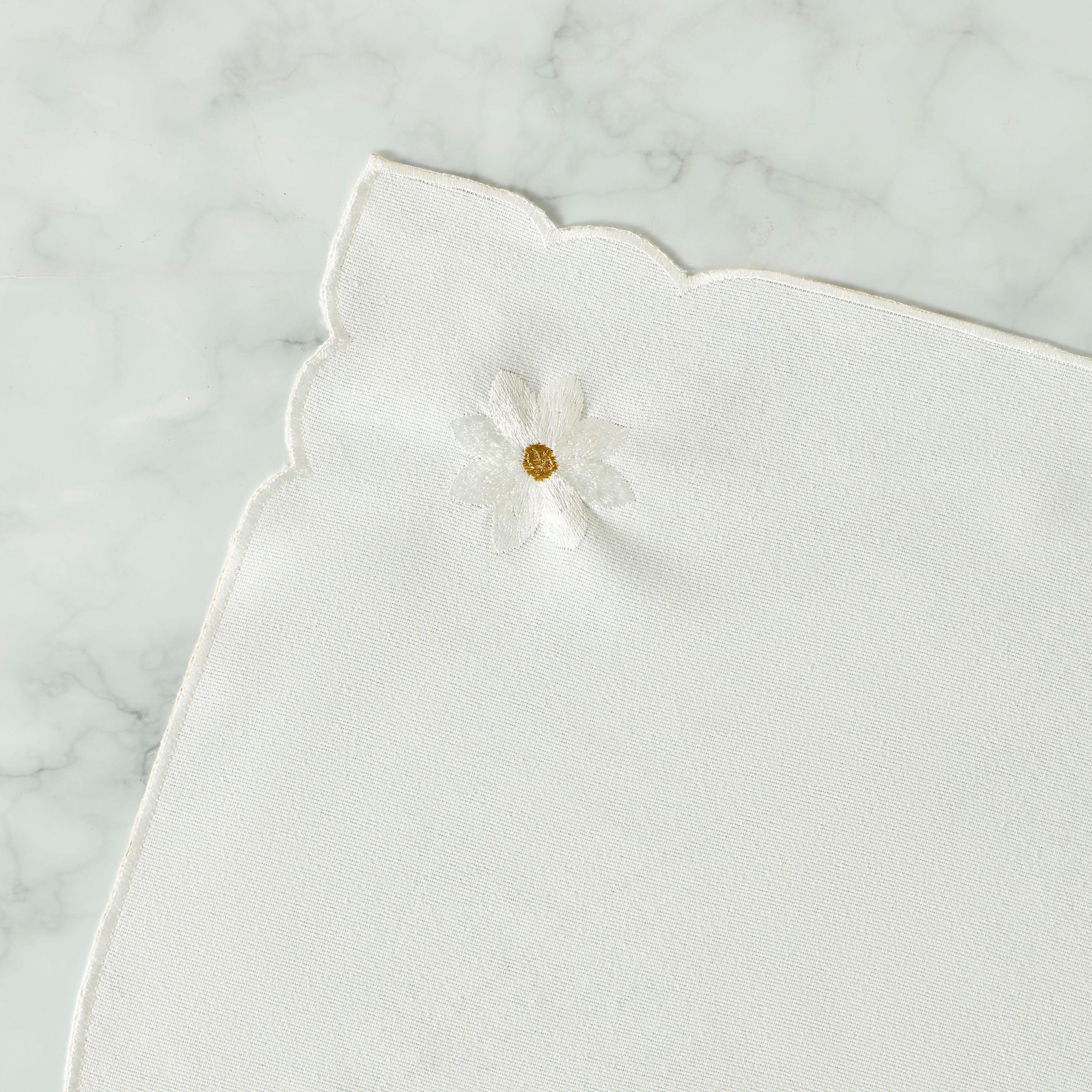 مناديل طاولة بتطريز ديزي 4 قطع - 45x45 سم-household-dining-tablelinen-napkinsandaccessories-image-4