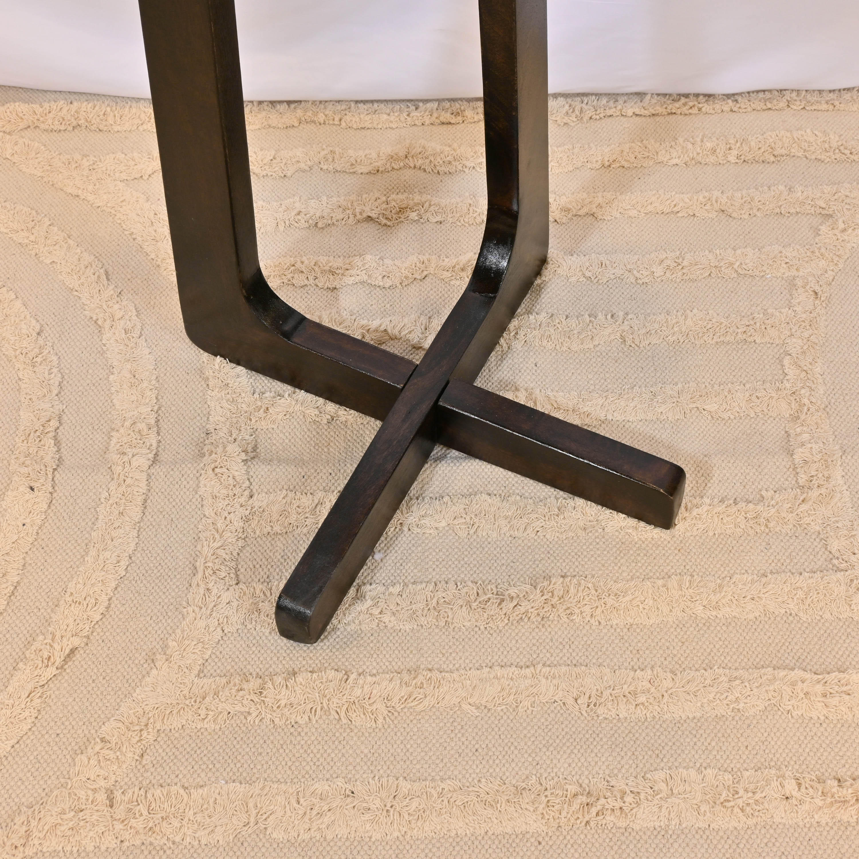 طاولة جانبية بسطح خشب مستدير وزينة معدنية من لايف ستايل - 90x45 سم-furniture-livingroom-sideandendtables-image-4