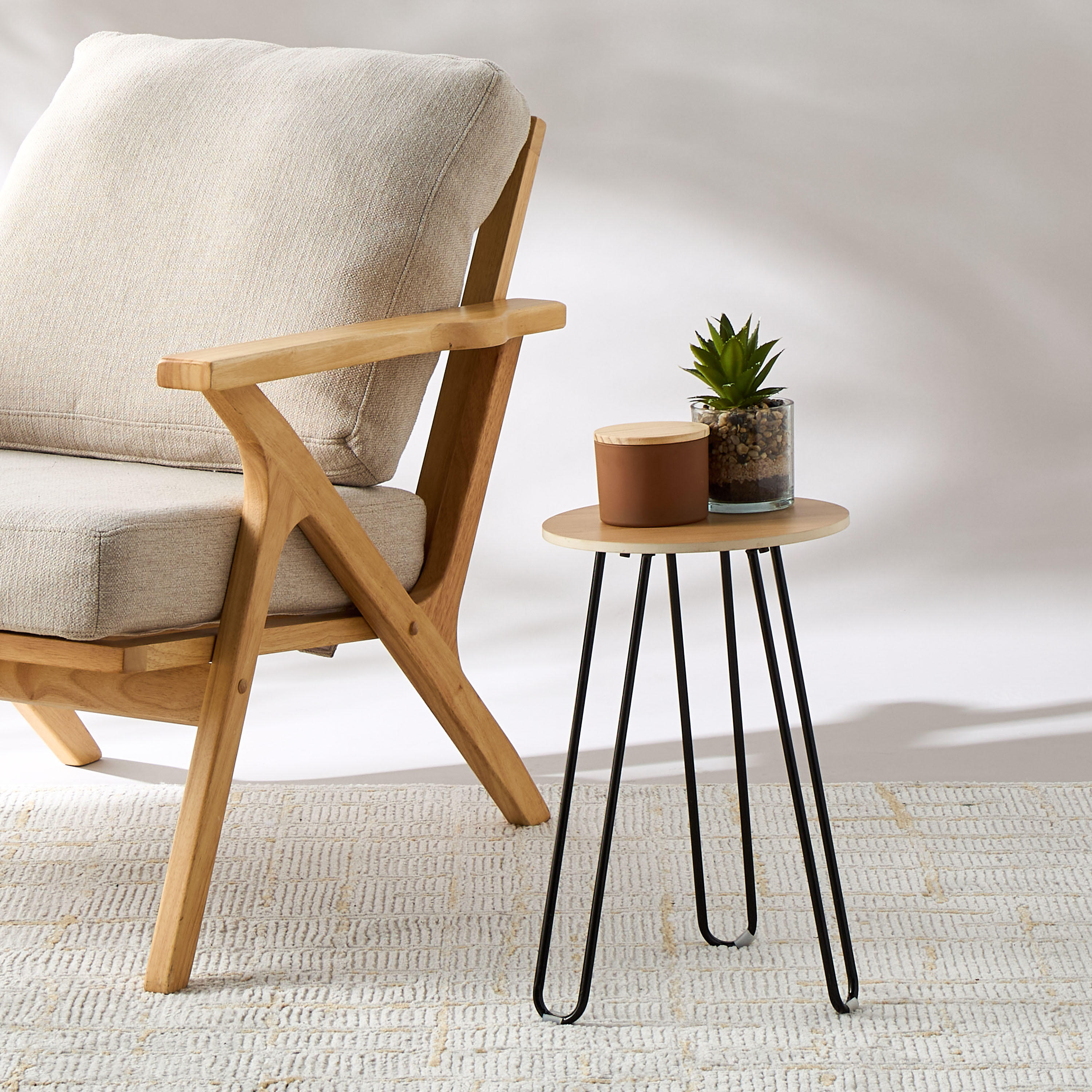 طاولة جانبية مستديرة بأرجل رفيعة شكل دبابيس الشعر - 29x46 سم-furniture-livingroom-sideandendtables-image-2
