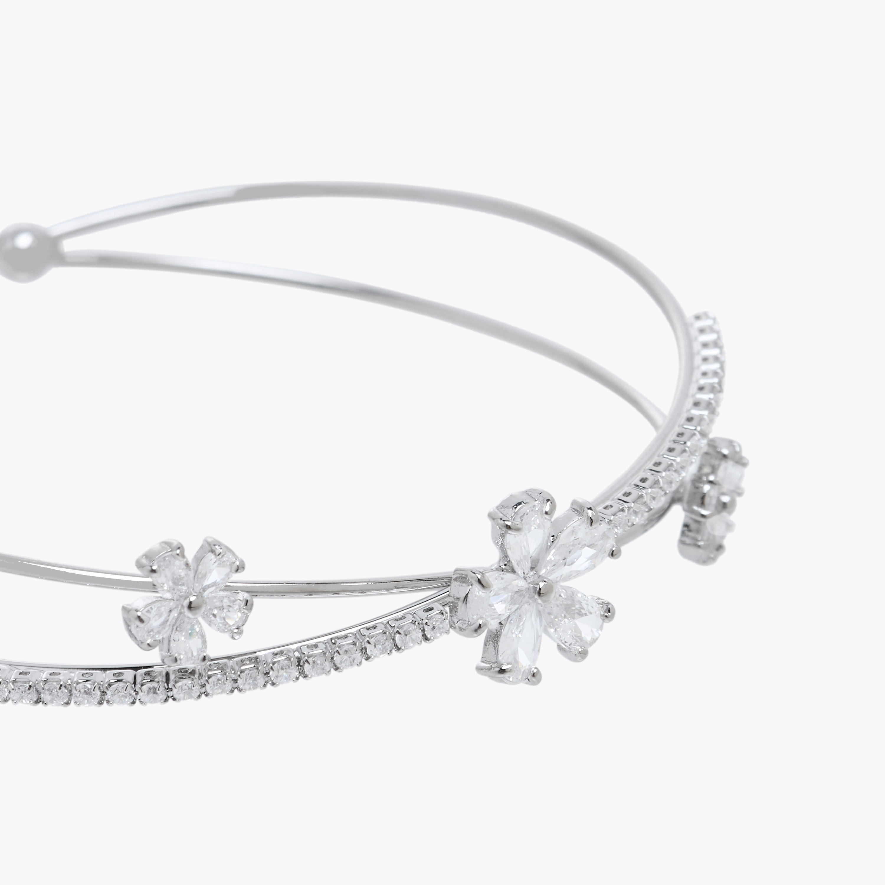 سوار فضي مزيّن بأحجار زيركون-women-watchesandjewellery-jewellery-banglesandbracelets-image-3