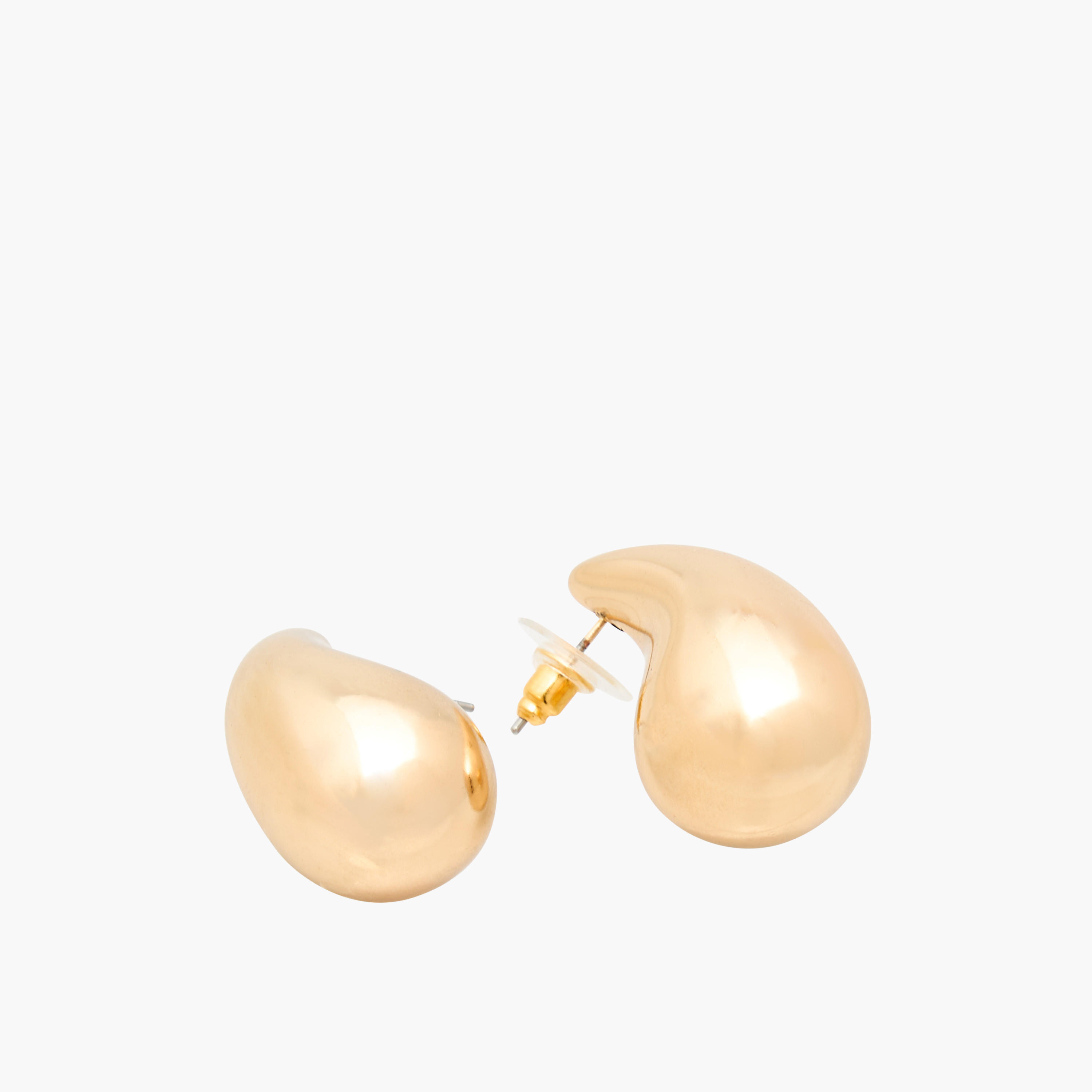 حلق بلون ذهبي وتصميم دمعة ومكبس إغلاق خلفي-women-watchesandjewellery-jewellery-earrings-image-4