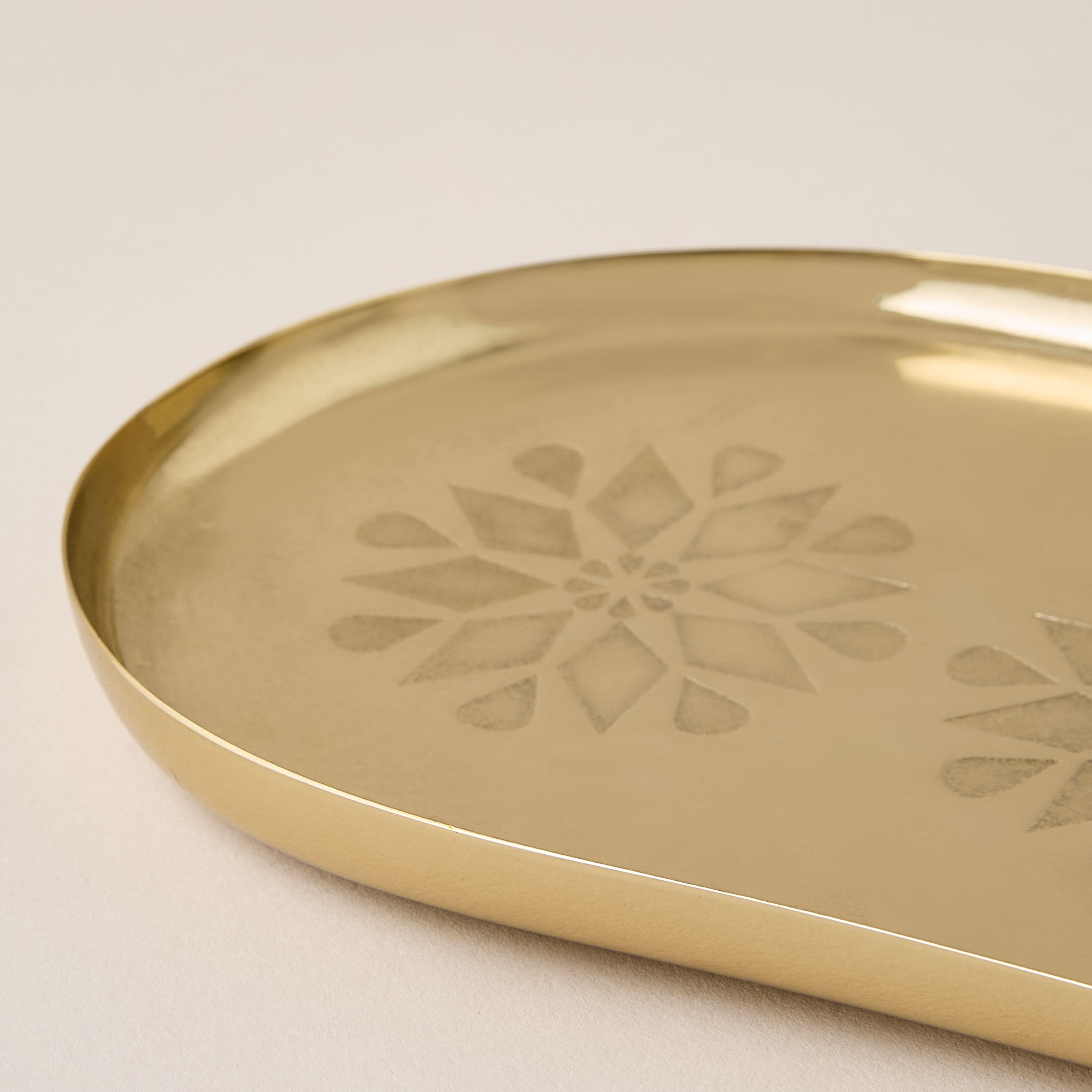 Geometric Embossed Oval Serving Tray - 25x15 cms-household-dining-serveware-servingtrays-image-3