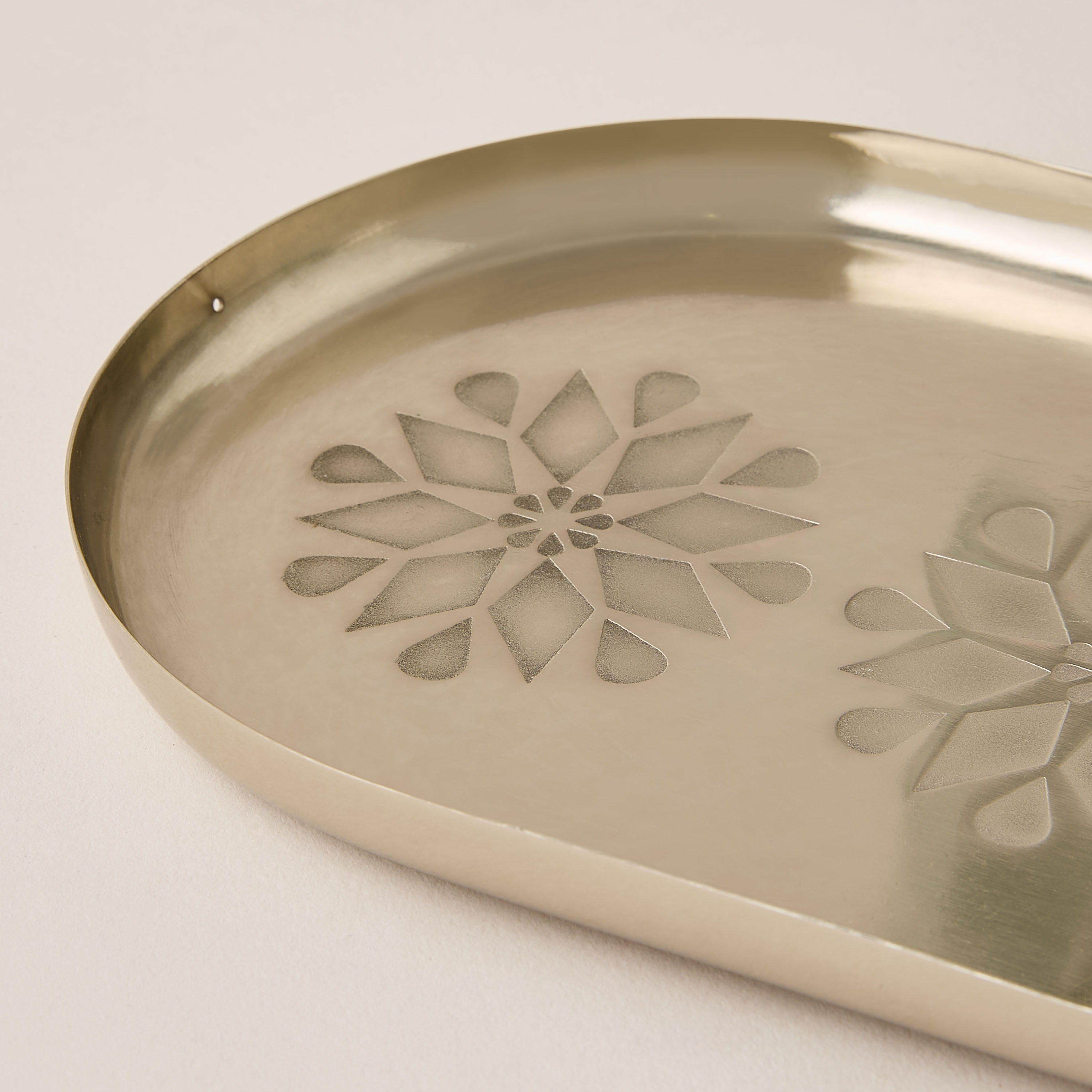 صينية تقديم بيضاوية بنقوش هندسية - 25x15 سم-household-dining-serveware-servingtrays-image-3