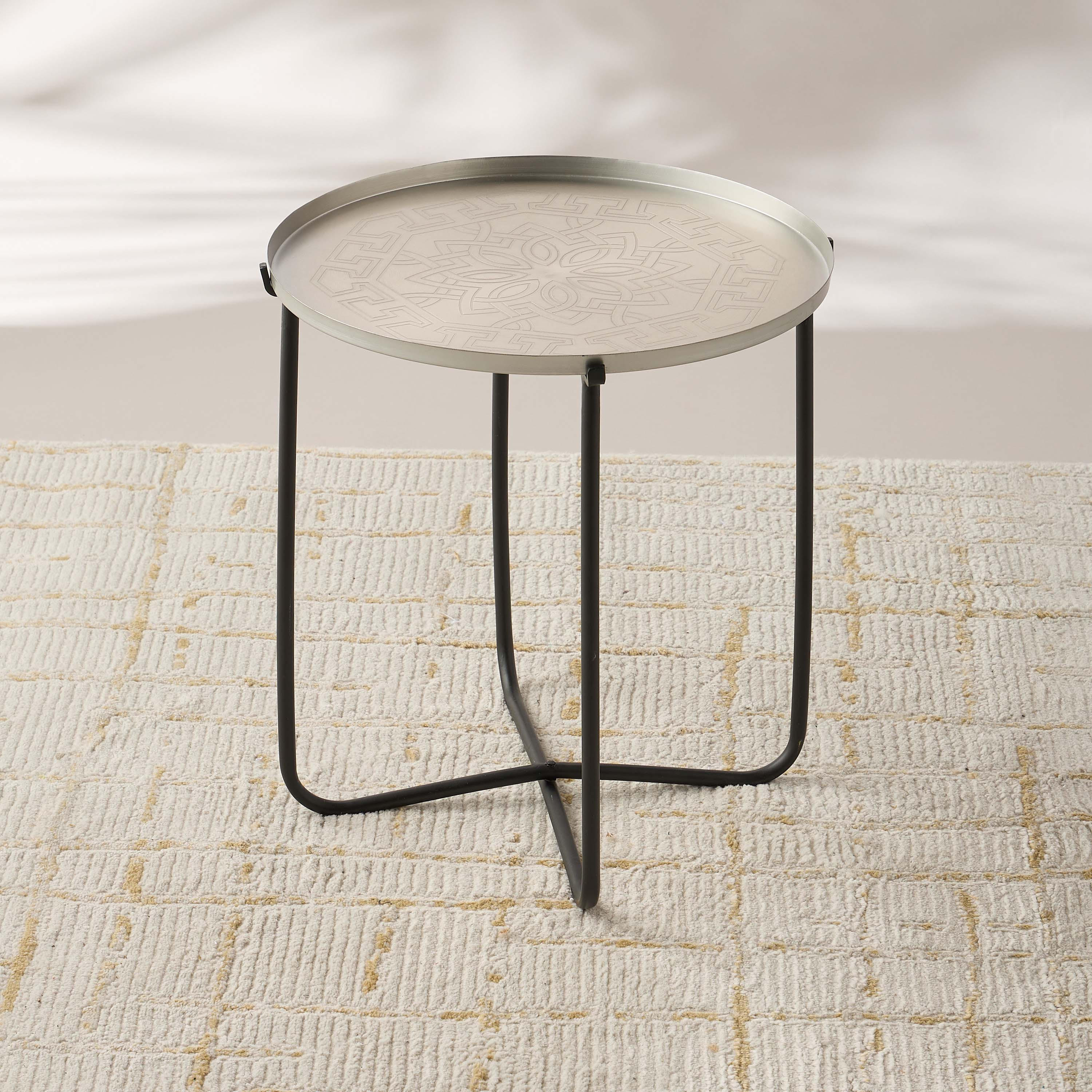 طاولة جانبية بسطح معدن منقوش من موروكان - 42x45 سم-furniture-livingroom-sideandendtables-image-1