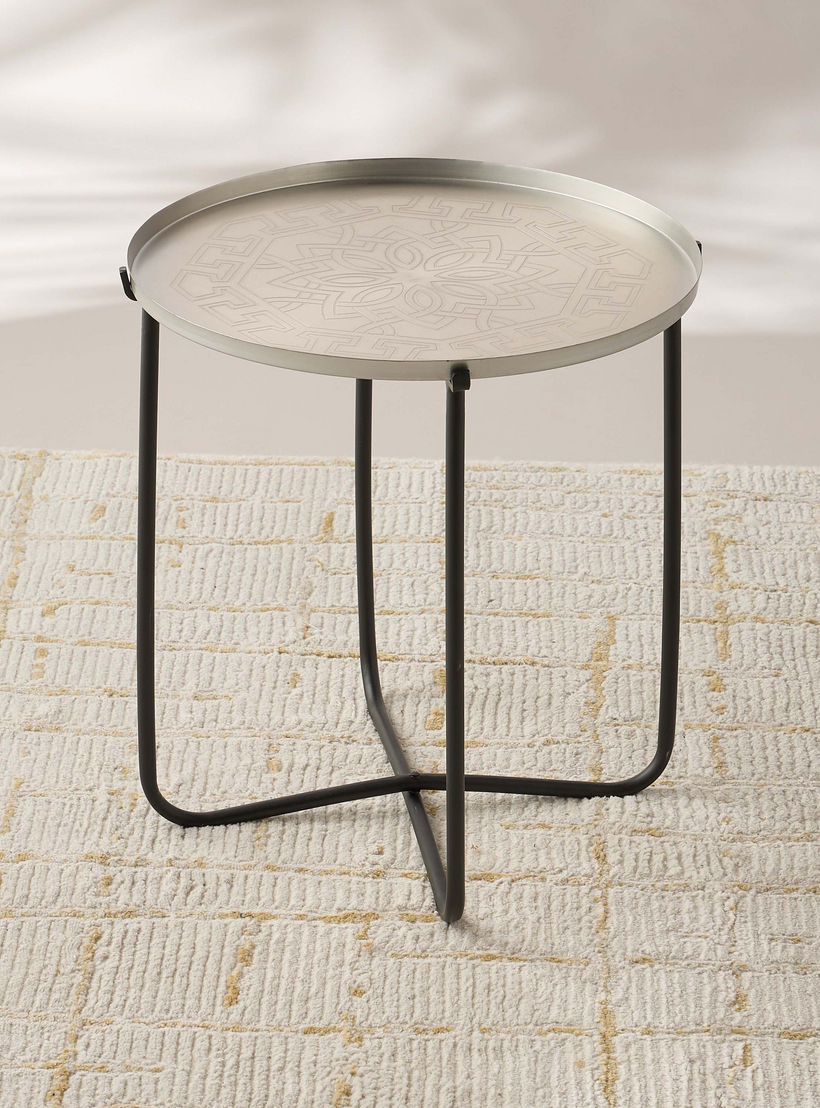 طاولة جانبية بسطح معدن منقوش من موروكان - 42x45 سم-furniture-livingroom-sideandendtables-image-1