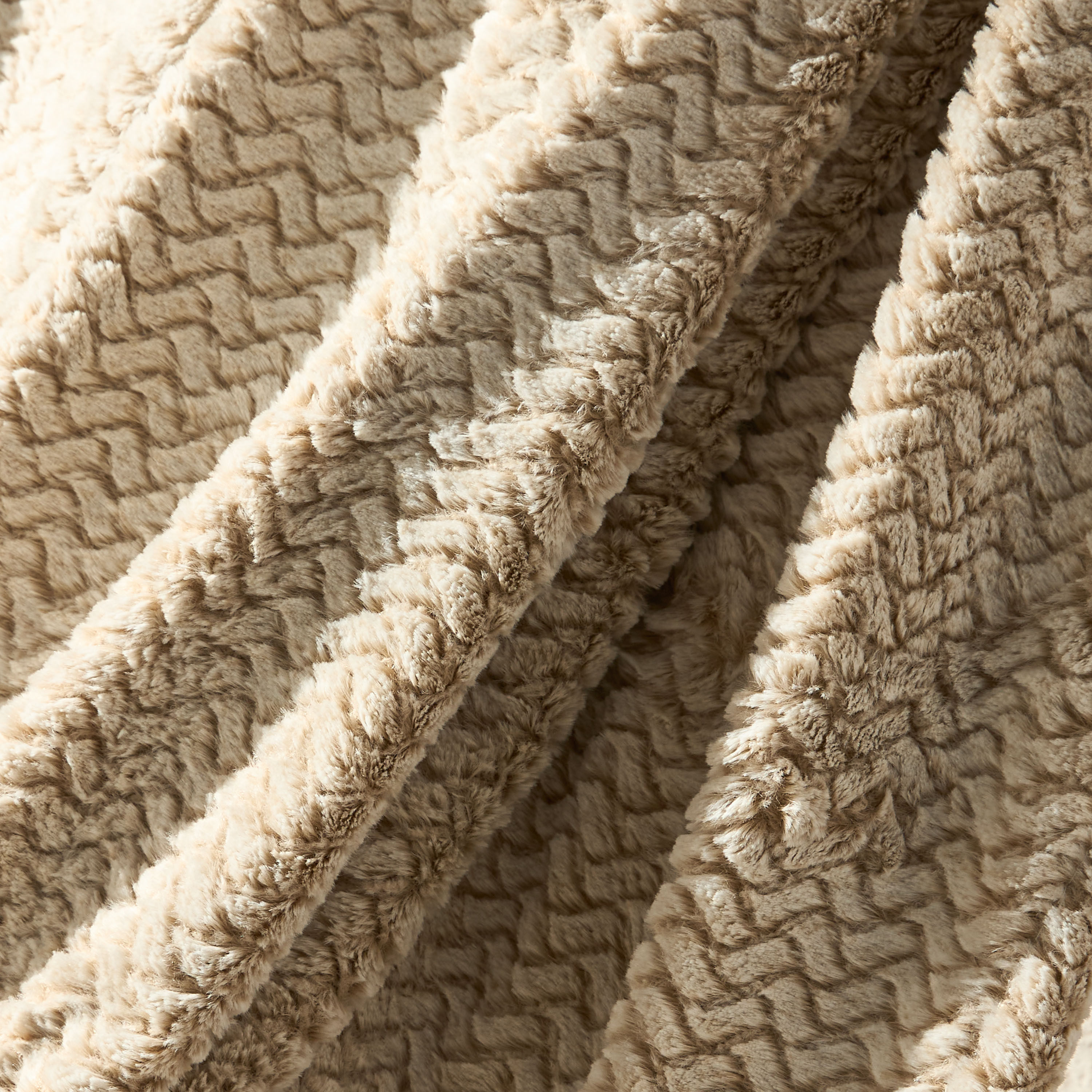 بطانية خفيفة فرو بارزة الملمس بطبقتين - 200×152 سم-household-cushionsandthrows-throwsandblankets-throws-image-3