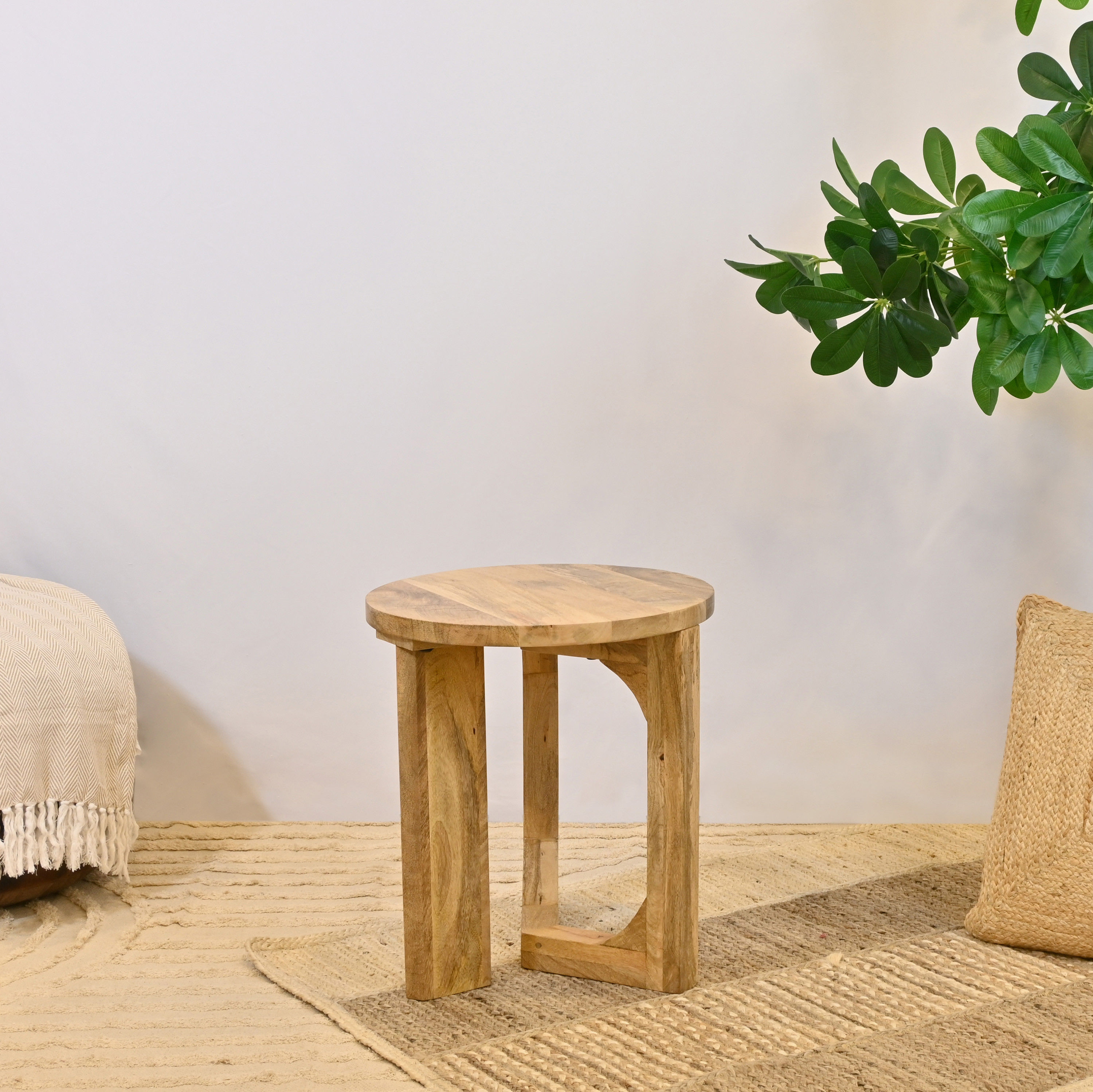 طاولة جانبية خشب مستديرة صنعت بواسطة لايف ستايل - 45x50 سم-furniture-livingroom-sideandendtables-image-2