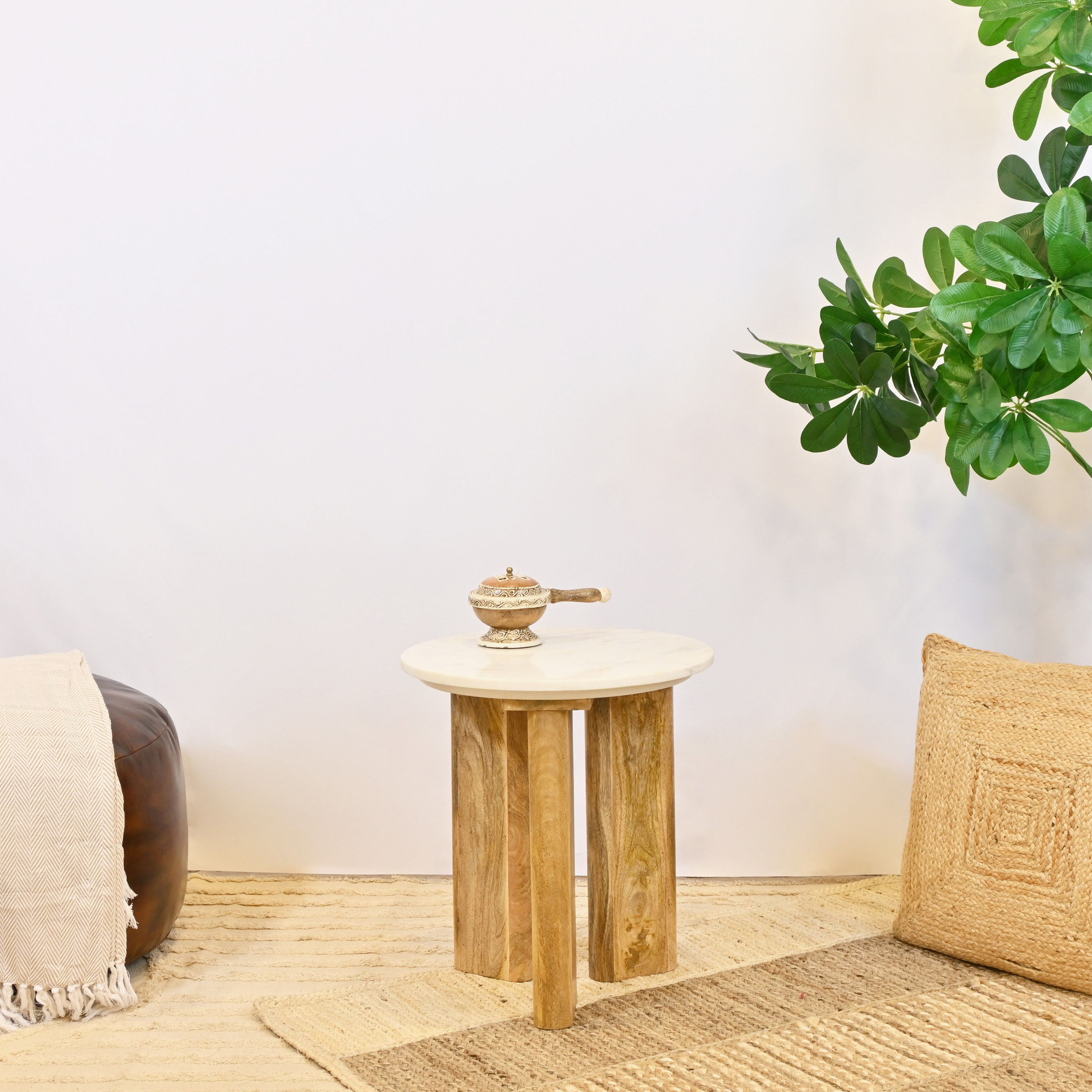 طاولة زينة بسطح رخامي من لايف ستايل-furniture-livingroom-sideandendtables-image-1