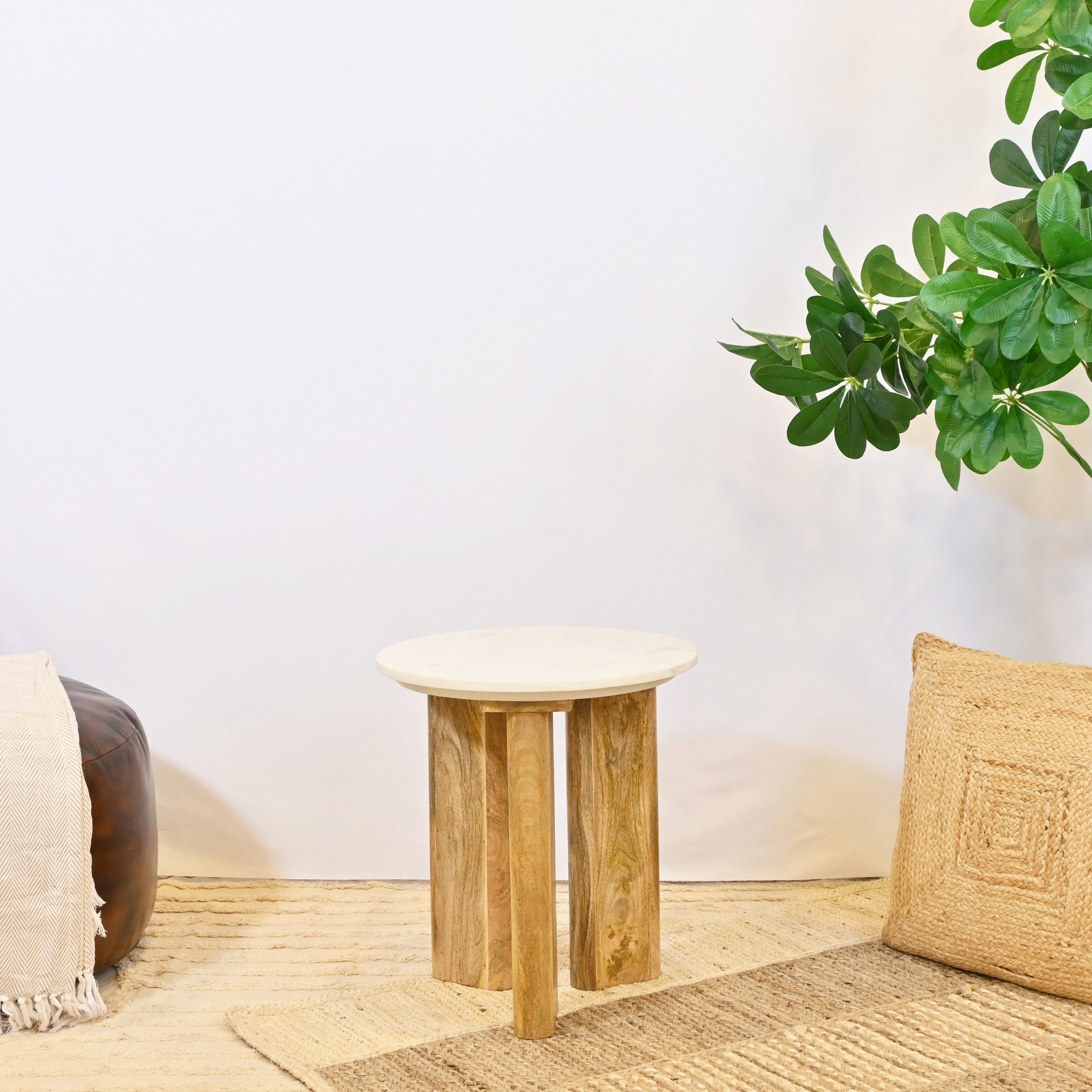 طاولة زينة بسطح رخامي من لايف ستايل-furniture-livingroom-sideandendtables-image-2
