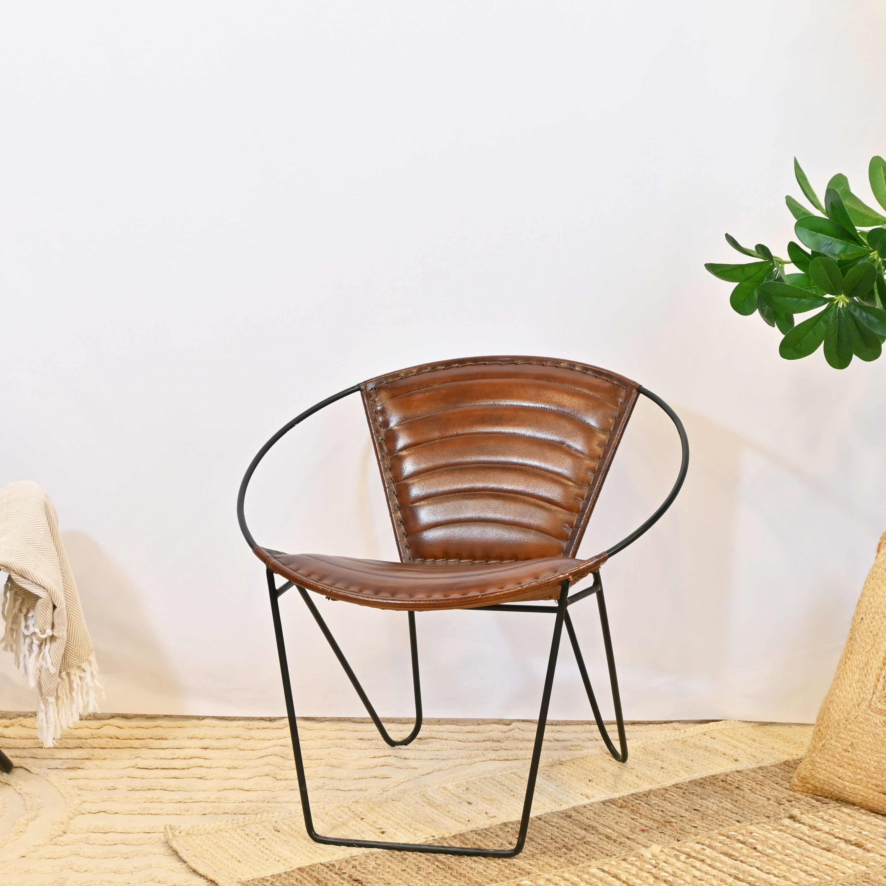 كرسي جلد من لايف ستايل-furniture-sofaandseating-armchairs-image-2
