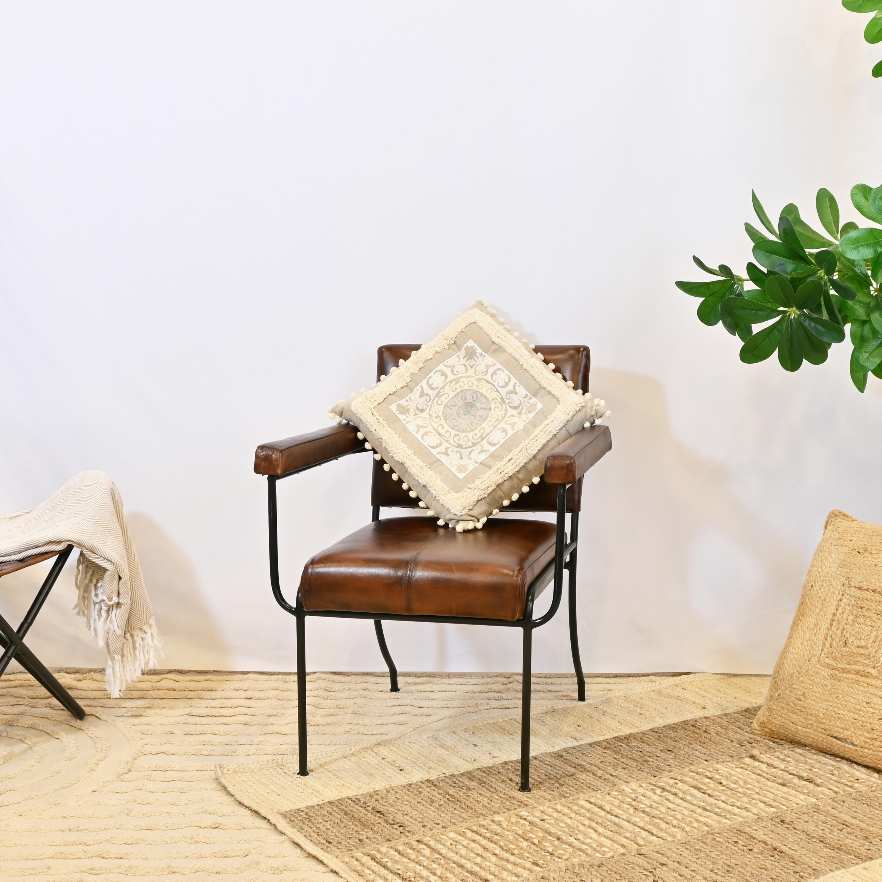 كرسي جلد بمساند ذراعين من لايف ستايل - 65x60x77 سم-furniture-sofaandseating-armchairs-image-1