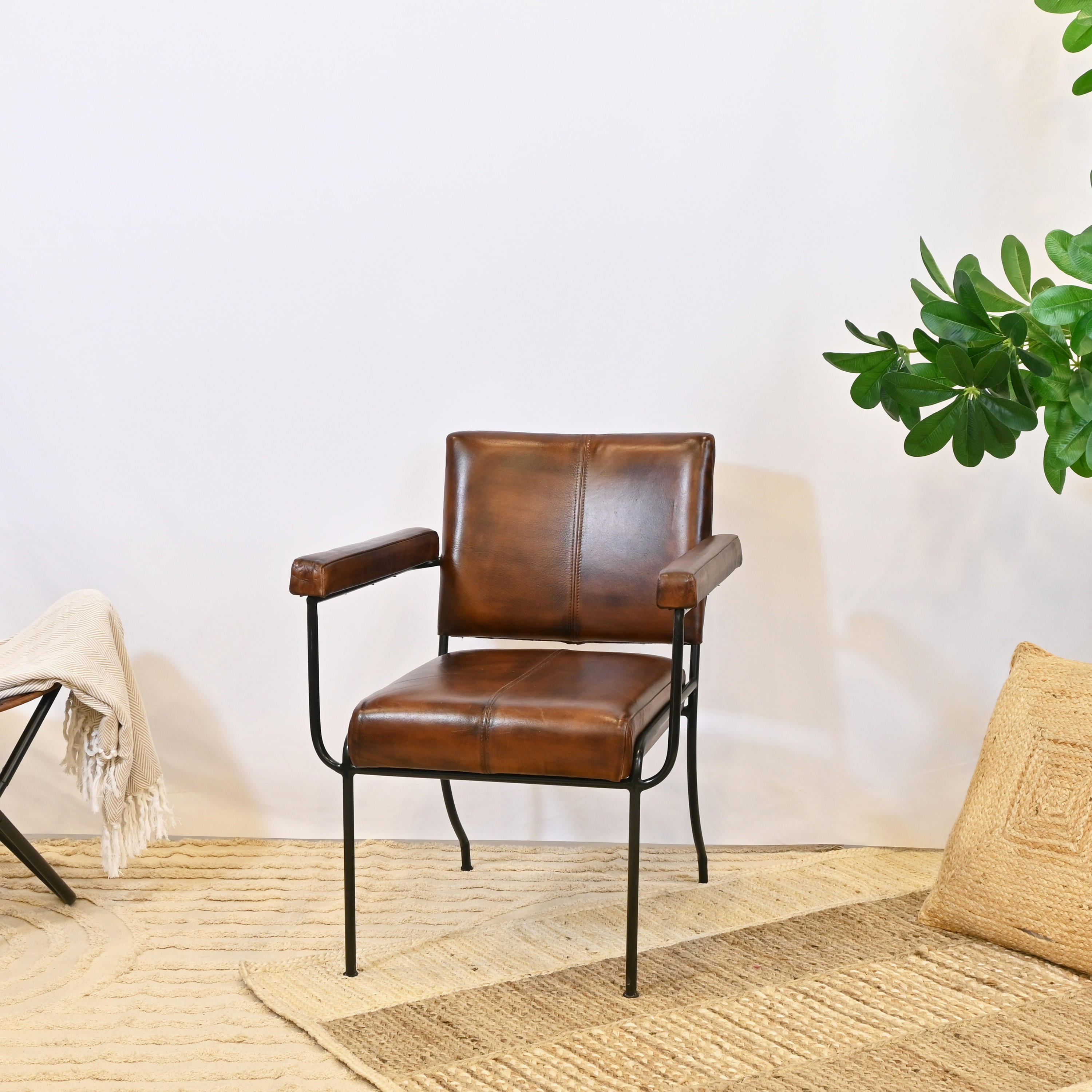 كرسي جلد بمساند ذراعين من لايف ستايل - 65x60x77 سم-furniture-sofaandseating-armchairs-image-2