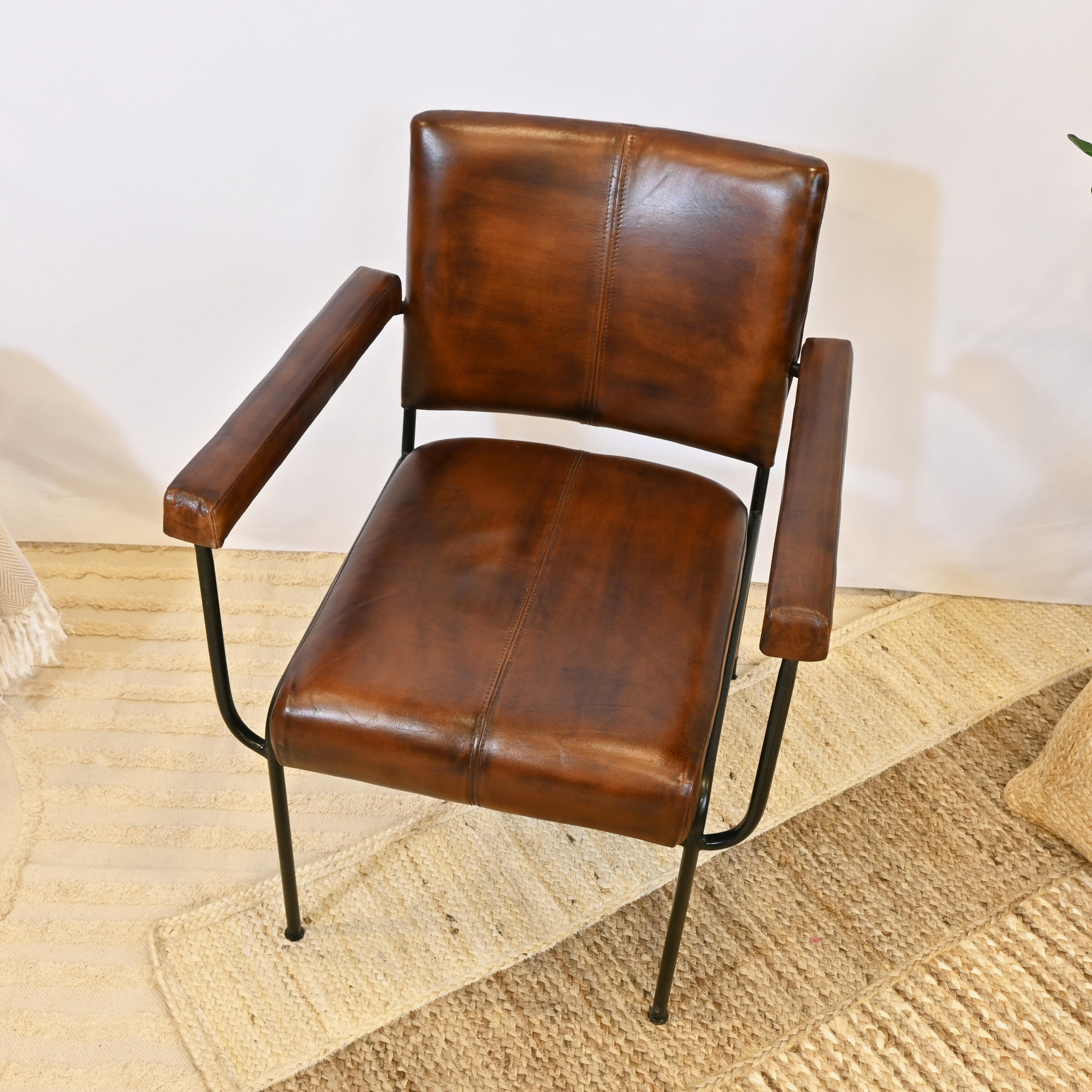 كرسي جلد بمساند ذراعين من لايف ستايل - 65x60x77 سم-furniture-sofaandseating-armchairs-image-3