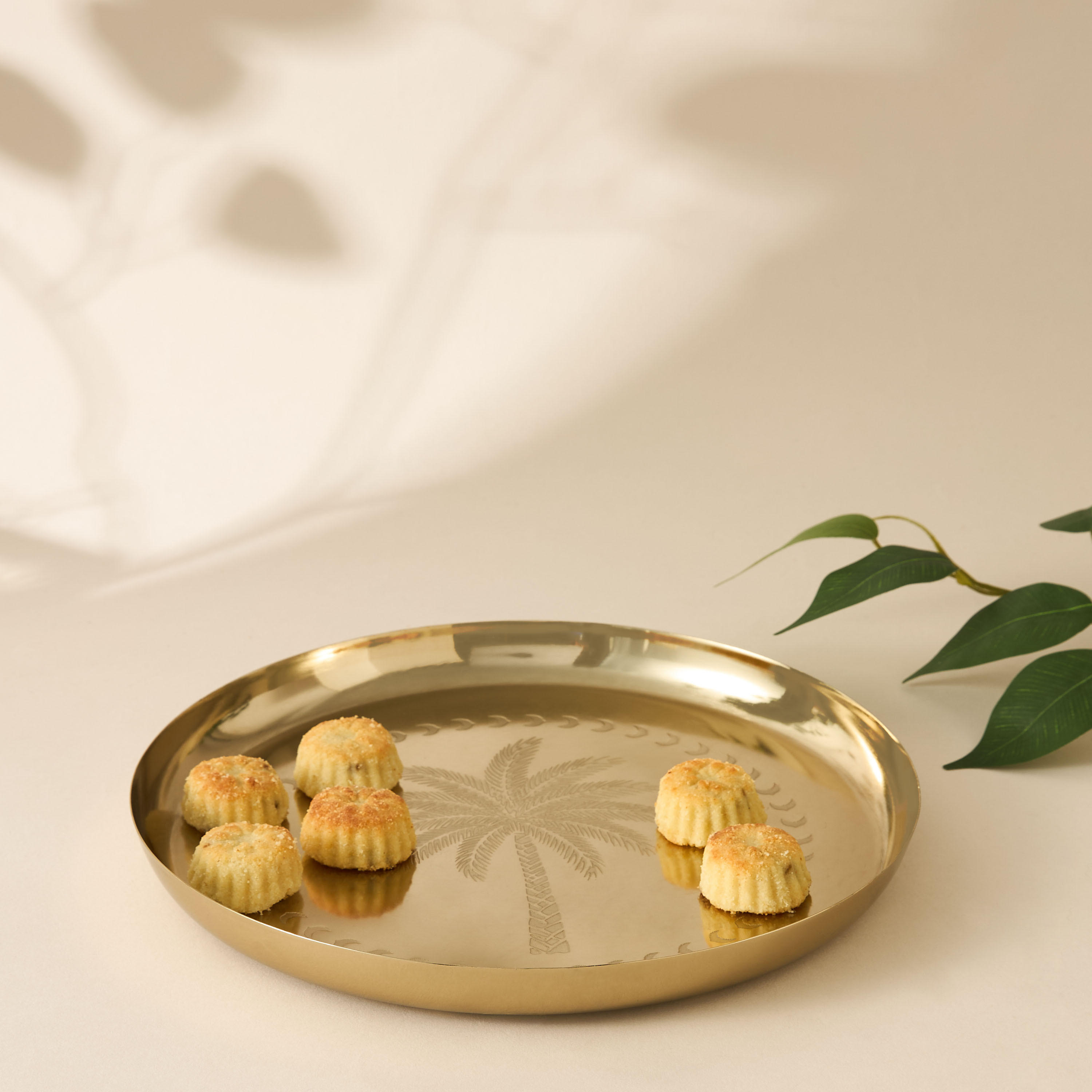 Palm Tree Engraved Metal Decorative Plate - 25x25 cms-household-decor-boxesandtrays-image-1