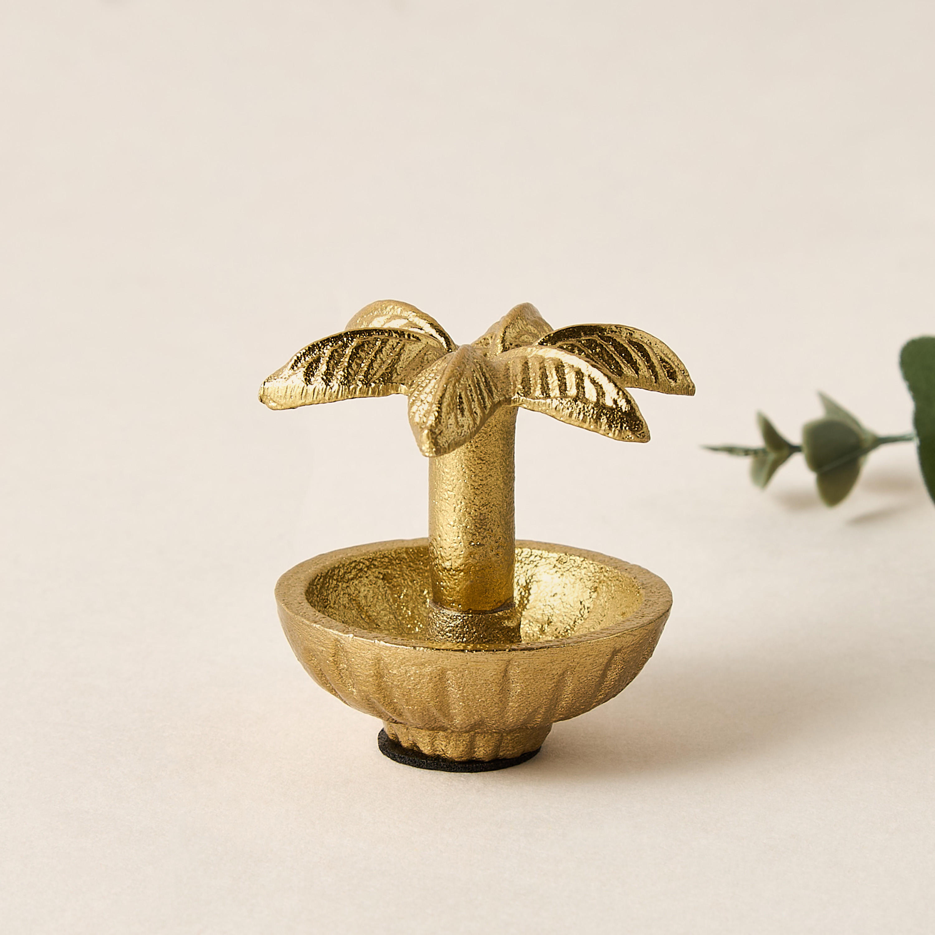 حامل بخور بتزيينات نخيل - 5x5 سم-household-decor-decorativeobjectsandsculptures-image-1