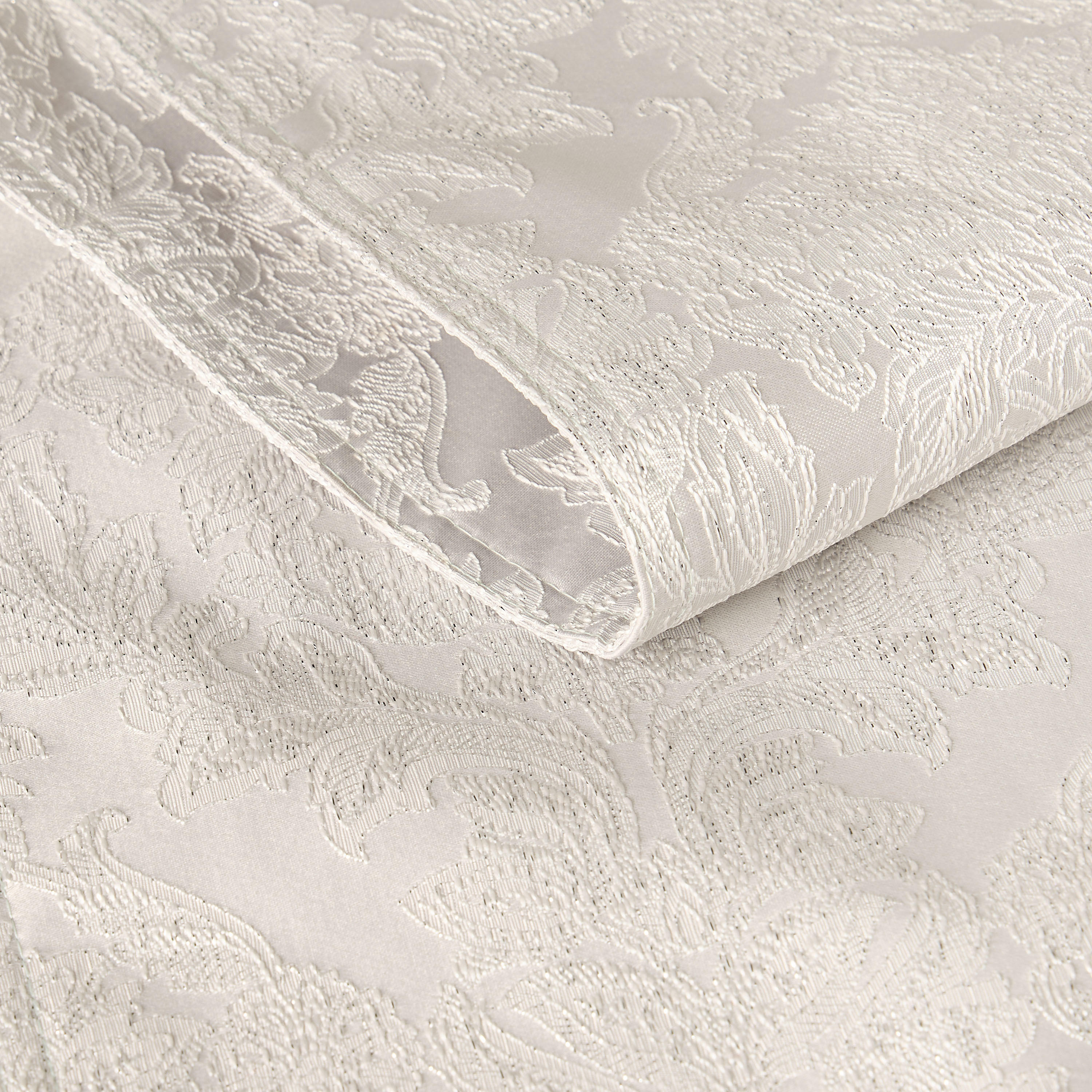 Alma Jacquard Runner - 33x180 cm-household-dining-tablelinen-runnersandtablecovers-image-3