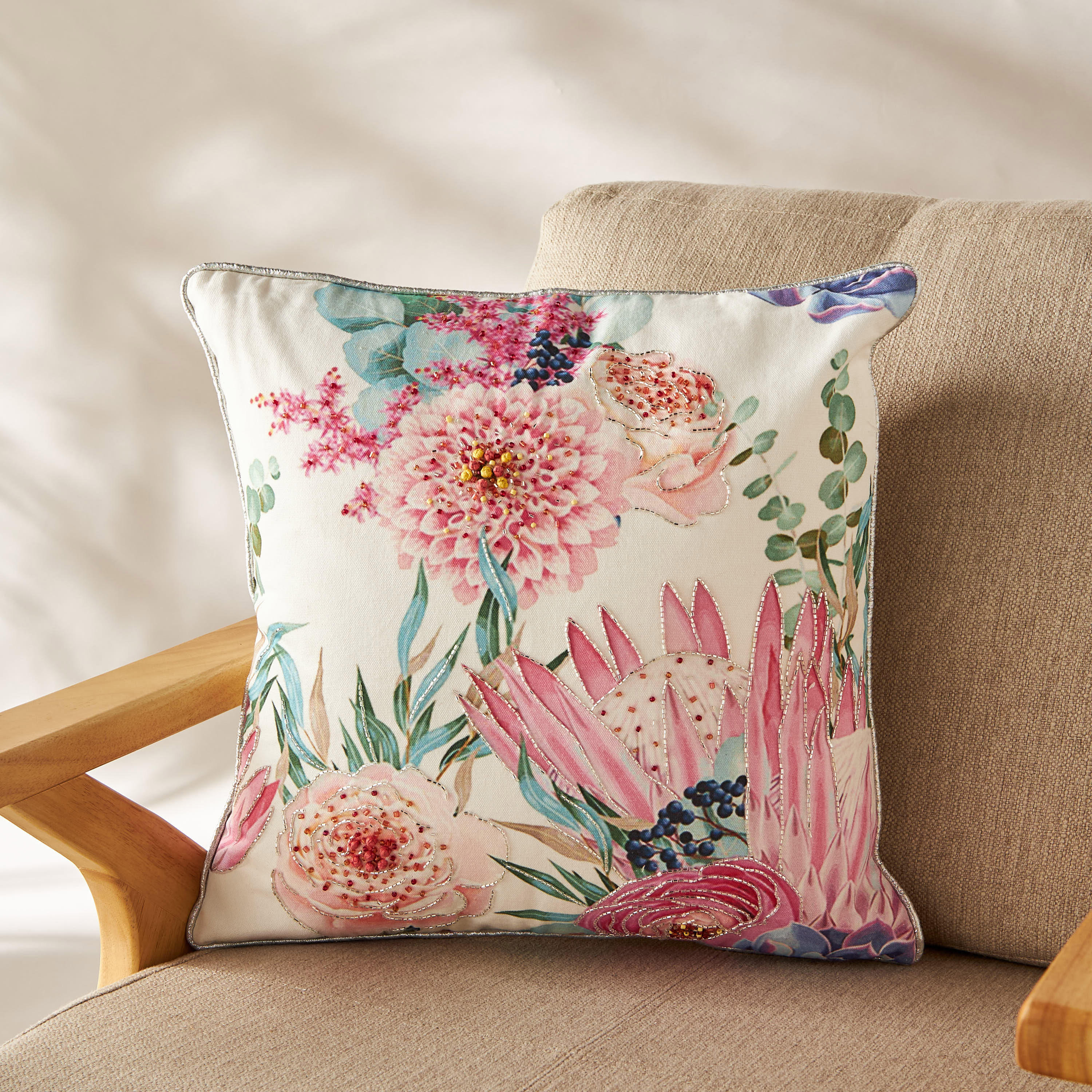 وسادة محشوة بتصميم زهري وتزيينات - 45x45 سم-household-cushionsandthrows-filledcushions-decorativecushions-image-2
