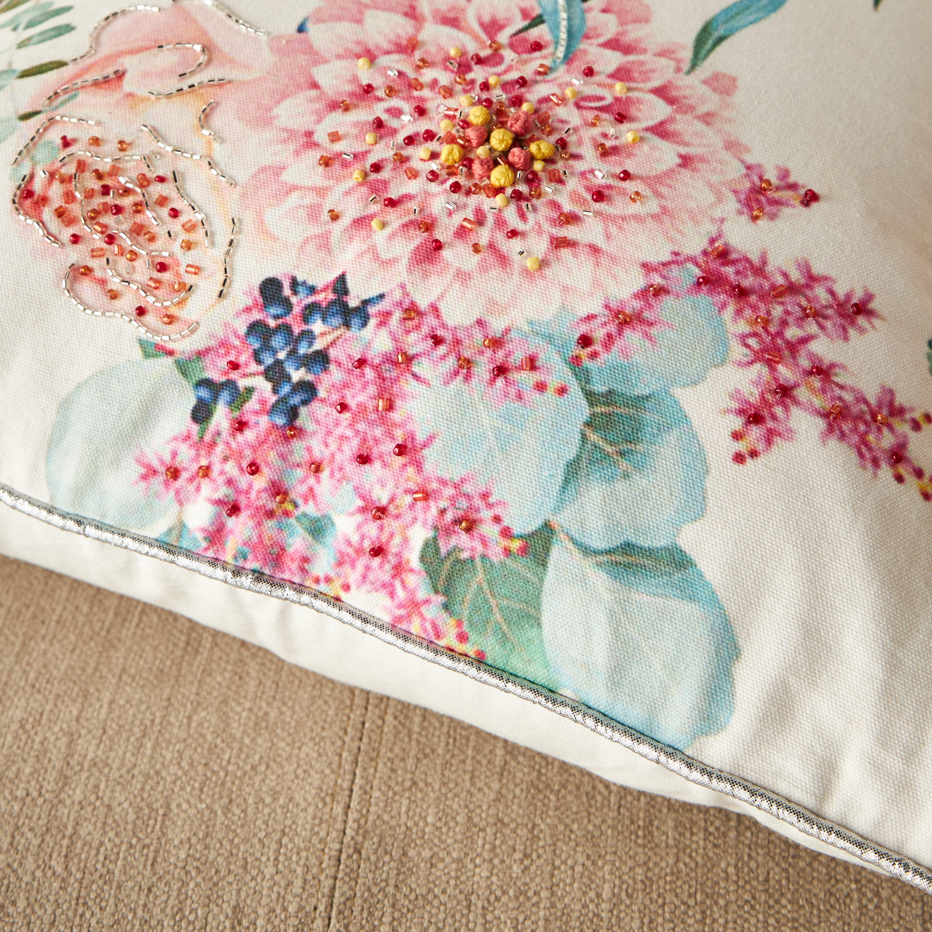 وسادة محشوة بتصميم زهري وتزيينات - 45x45 سم-household-cushionsandthrows-filledcushions-decorativecushions-image-3
