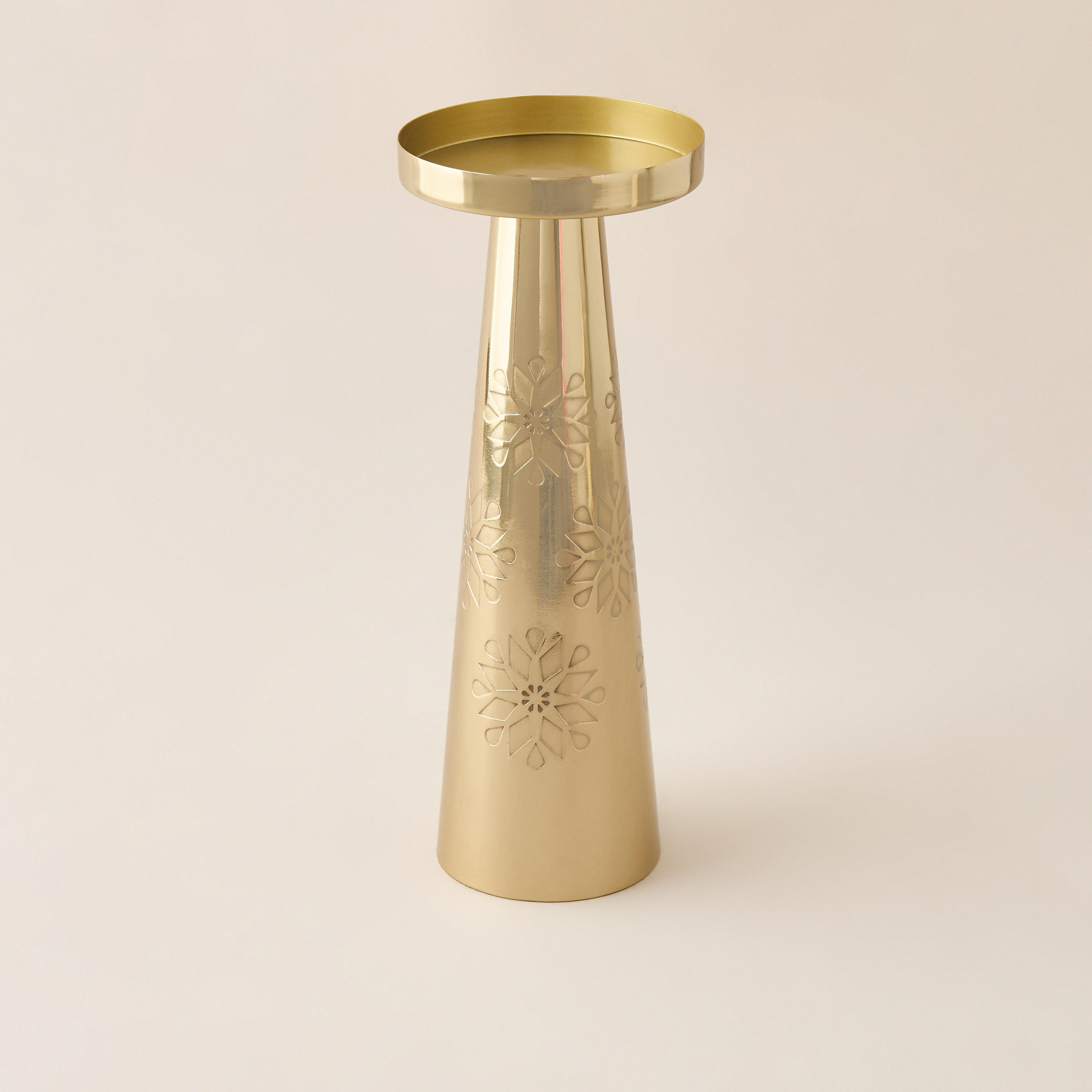 Star Textured Pillar Candleholder - 6 cms-household-decor-candleholdersandlanterns-image-1