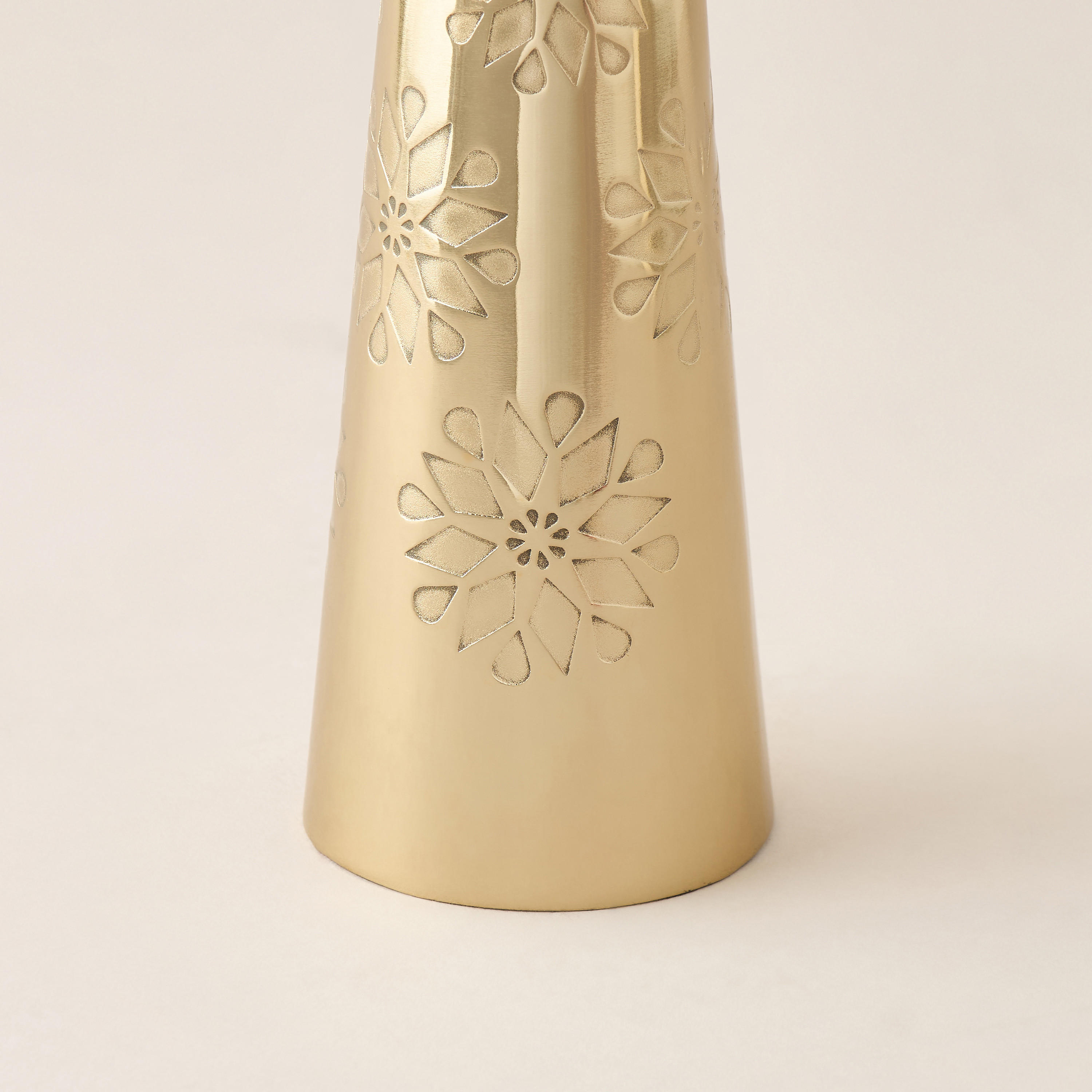 Star Textured Pillar Candleholder - 6 cms-household-decor-candleholdersandlanterns-image-4