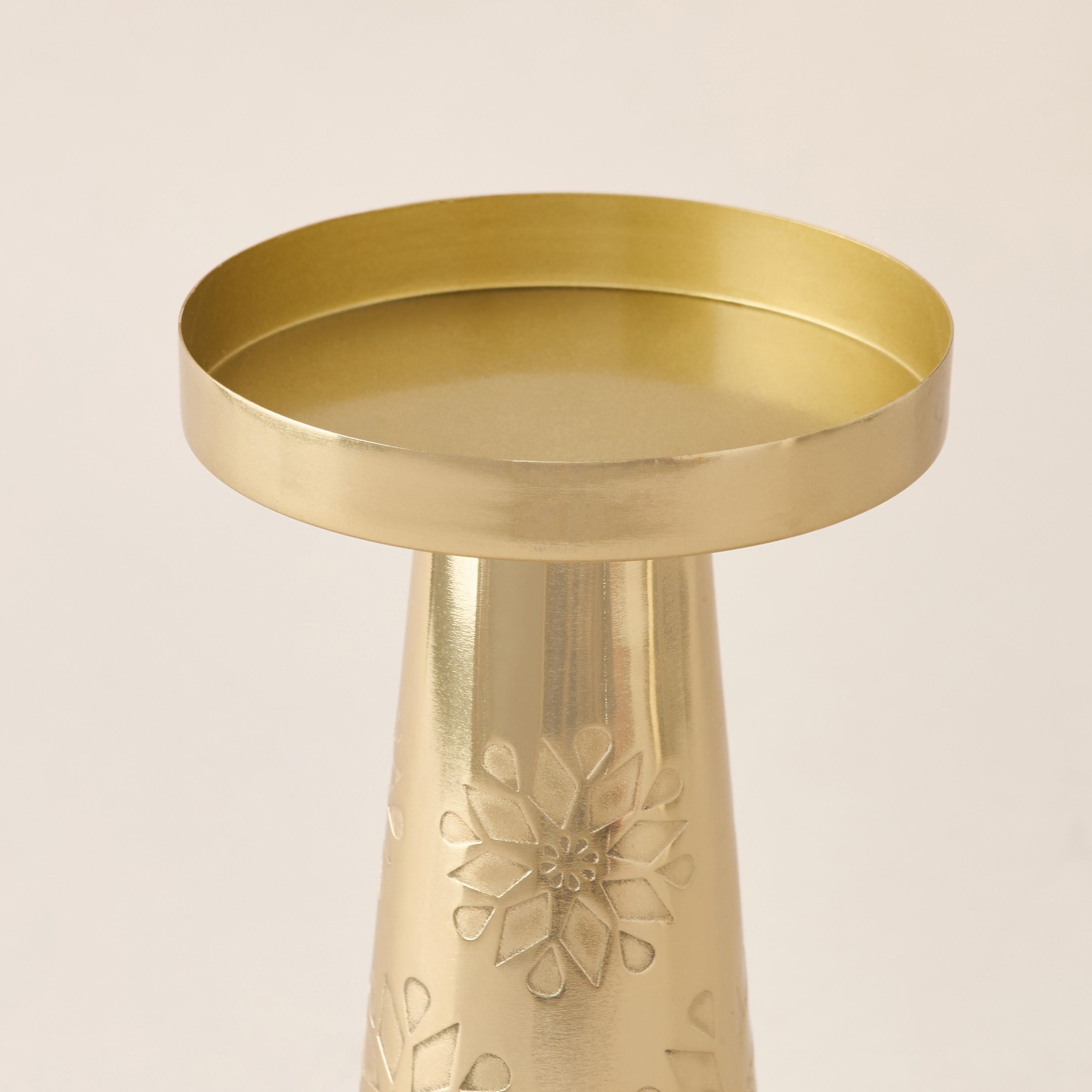 Star Textured Pillar Candleholder - 20 cms-household-decor-candleholdersandlanterns-image-3