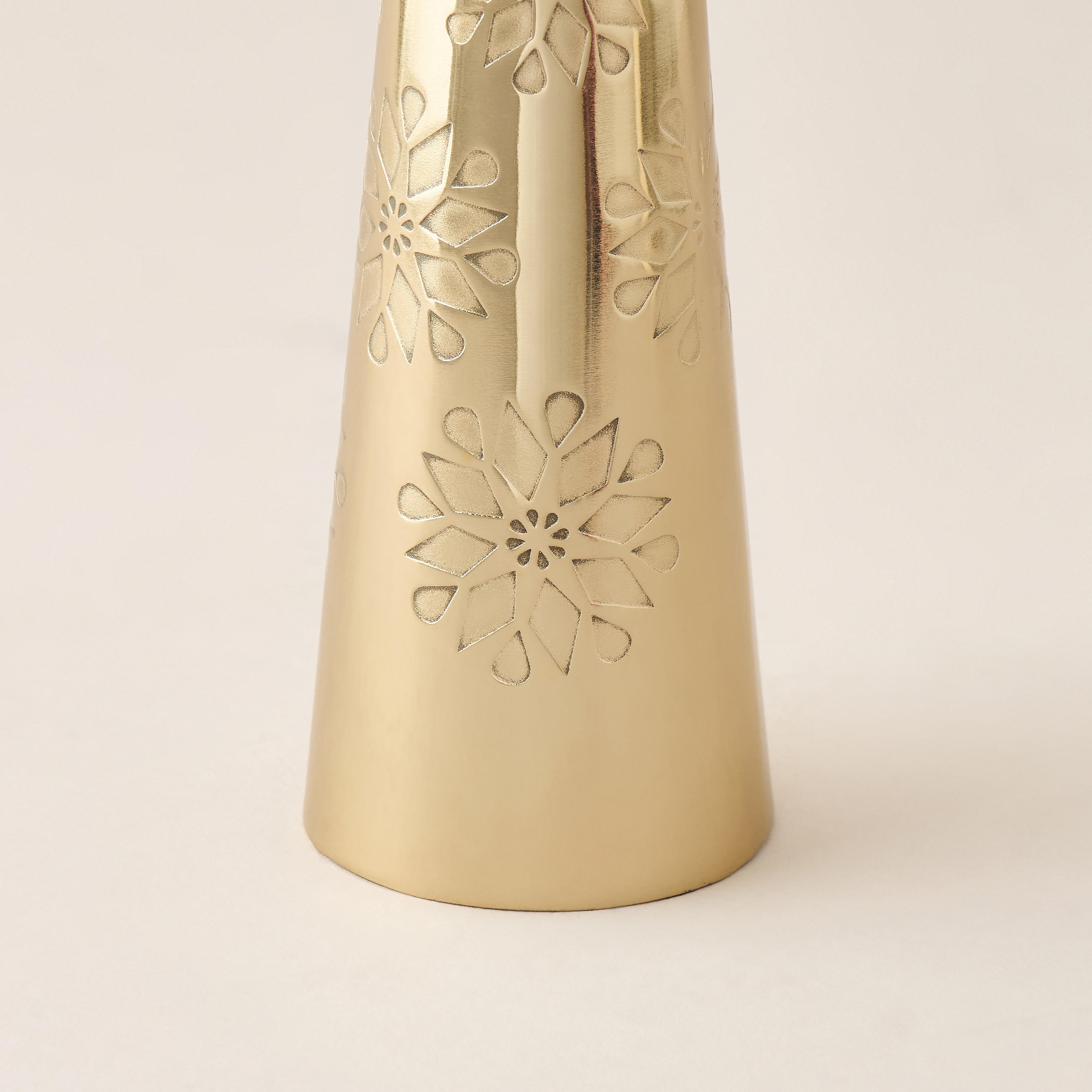 Star Textured Pillar Candleholder - 20 cms-household-decor-candleholdersandlanterns-image-4