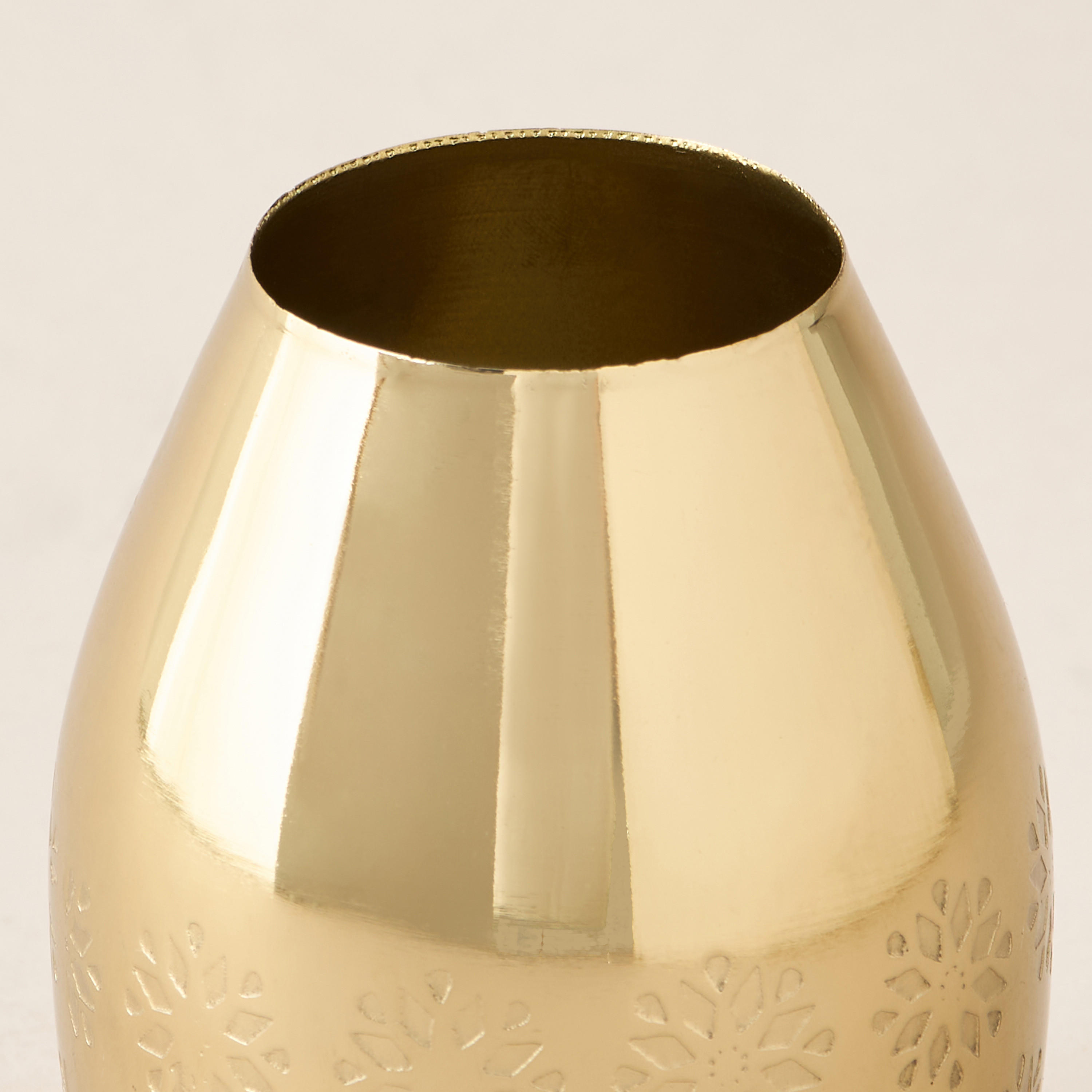Star Textured Metallic Vase - 8x10 cms-household-decor-vasesandbowls-image-3