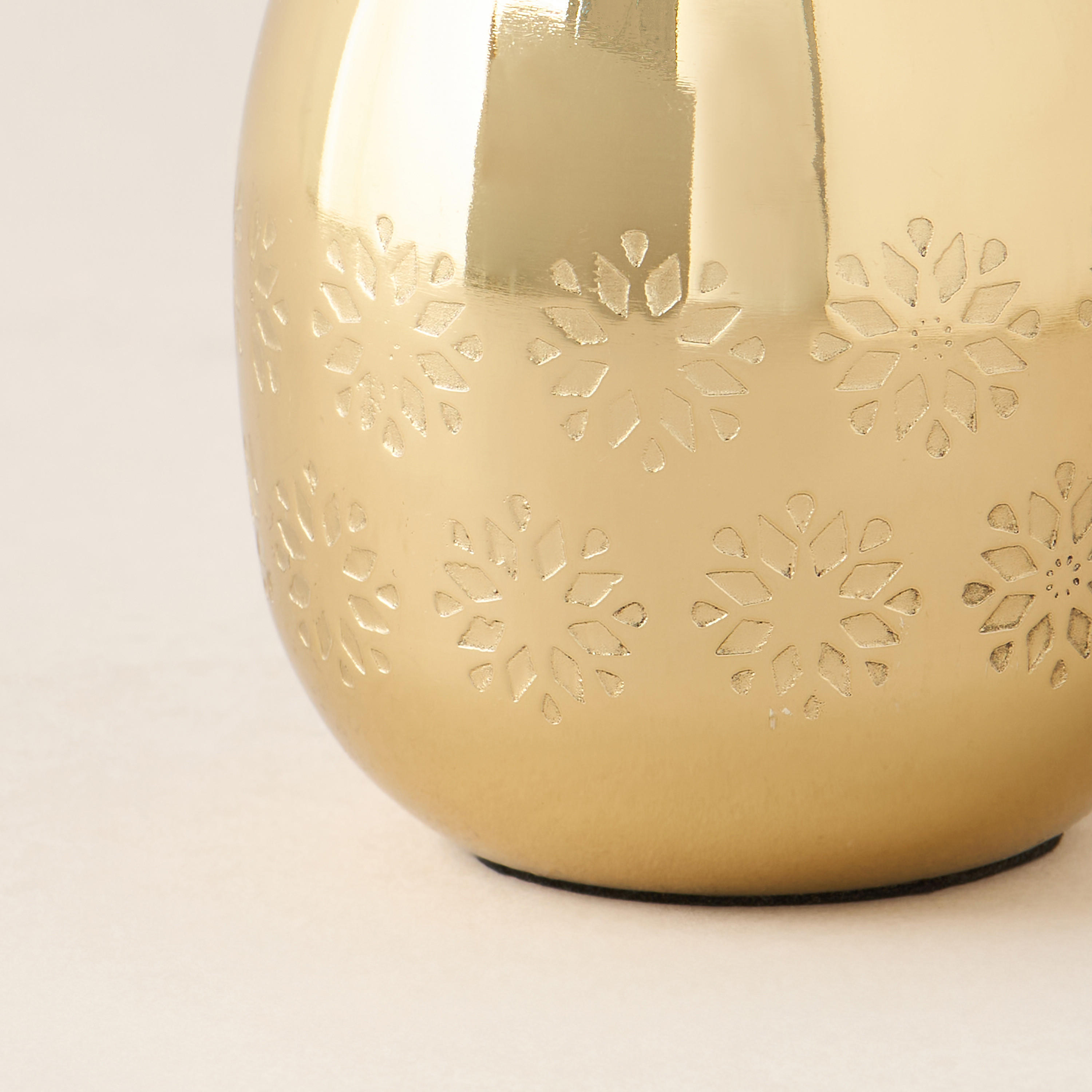 Star Textured Metallic Vase - 8x10 cms-household-decor-vasesandbowls-image-4