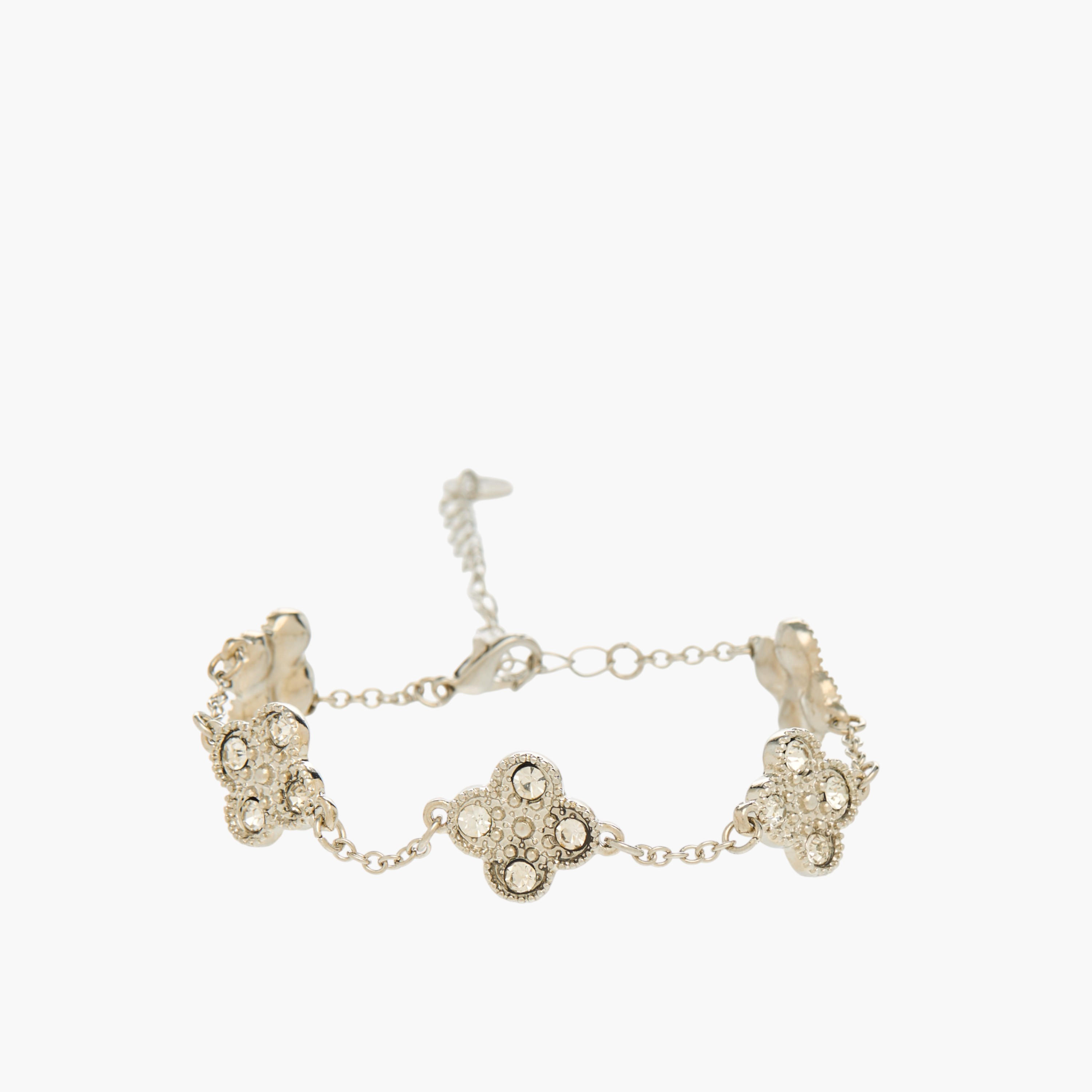 سوار معدن فضي اللون بتصميم زهرة البرسيم-women-watchesandjewellery-jewellery-banglesandbracelets-image-2