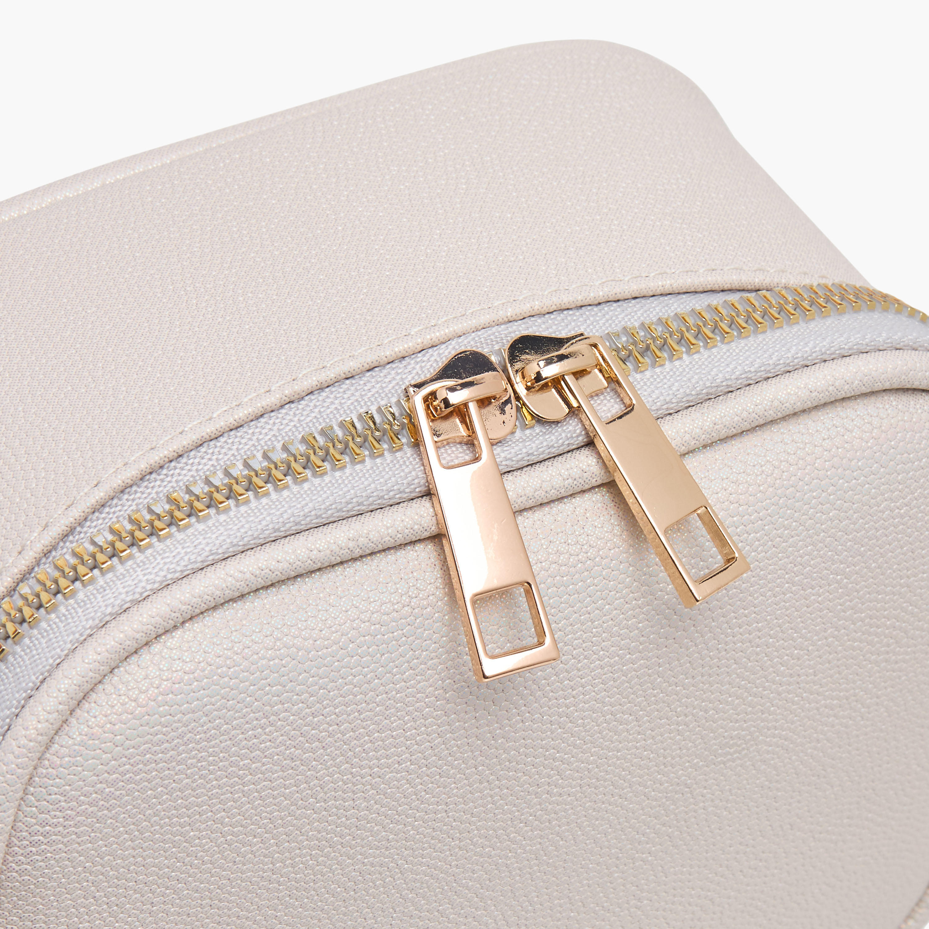 Solid Beauty Bag with LED Light and Mirror - 15x7x12 cms-women-watchesandjewellery-jewellery-storage-image-8