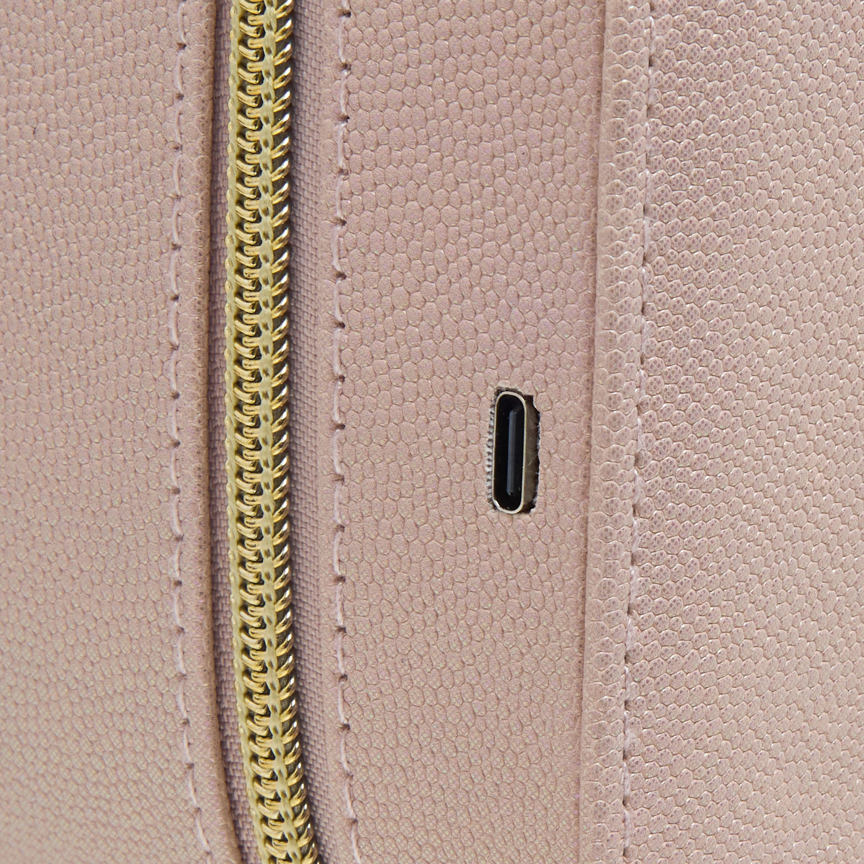 Solid Beauty Bag with LED Light and Mirror - 25x11x23 cms-women-watchesandjewellery-jewellery-storage-image-8
