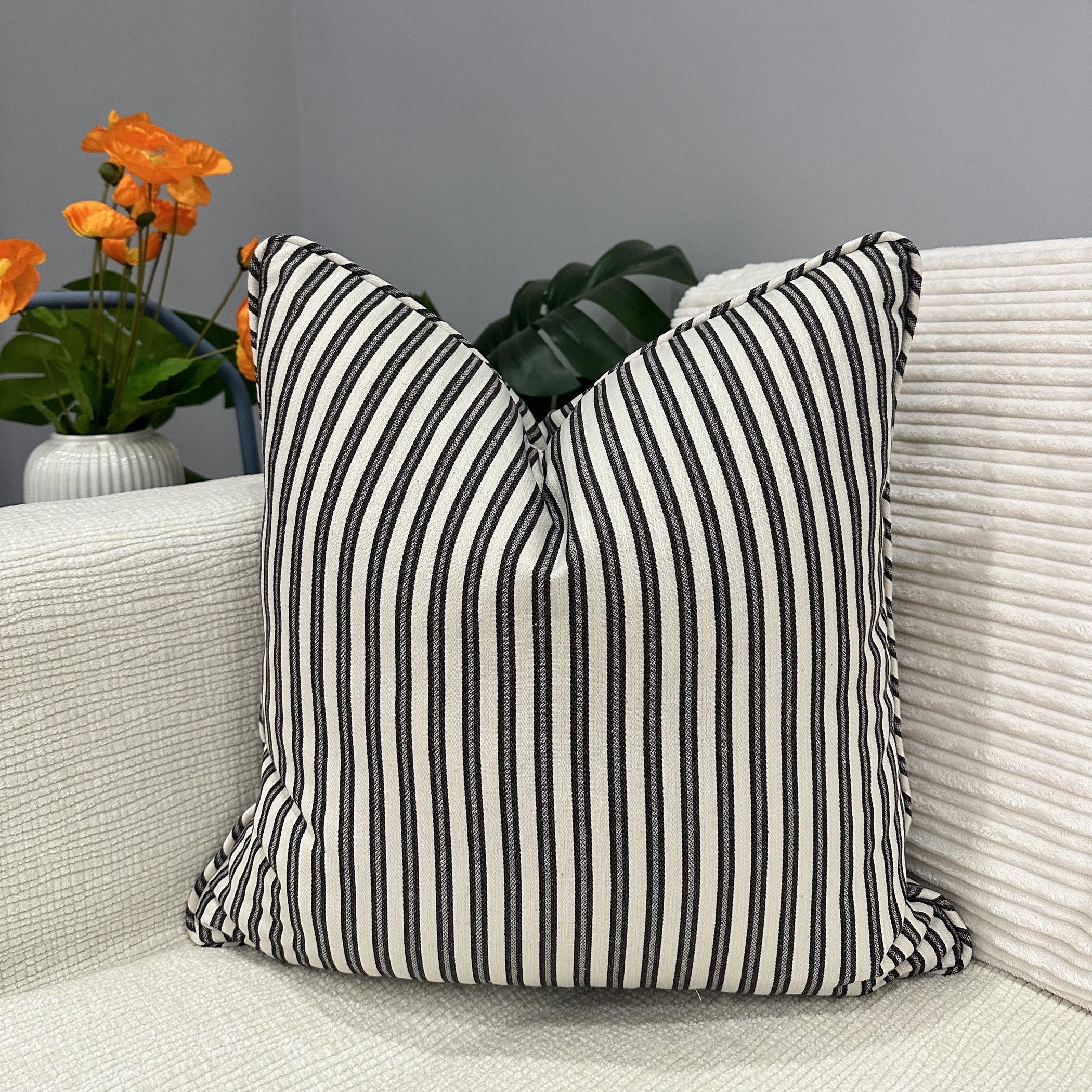 يونيك هوم وسادة ديكور مخططة أسود أبيض-household-cushionsandthrows-filledcushions-decorativecushions-image-1