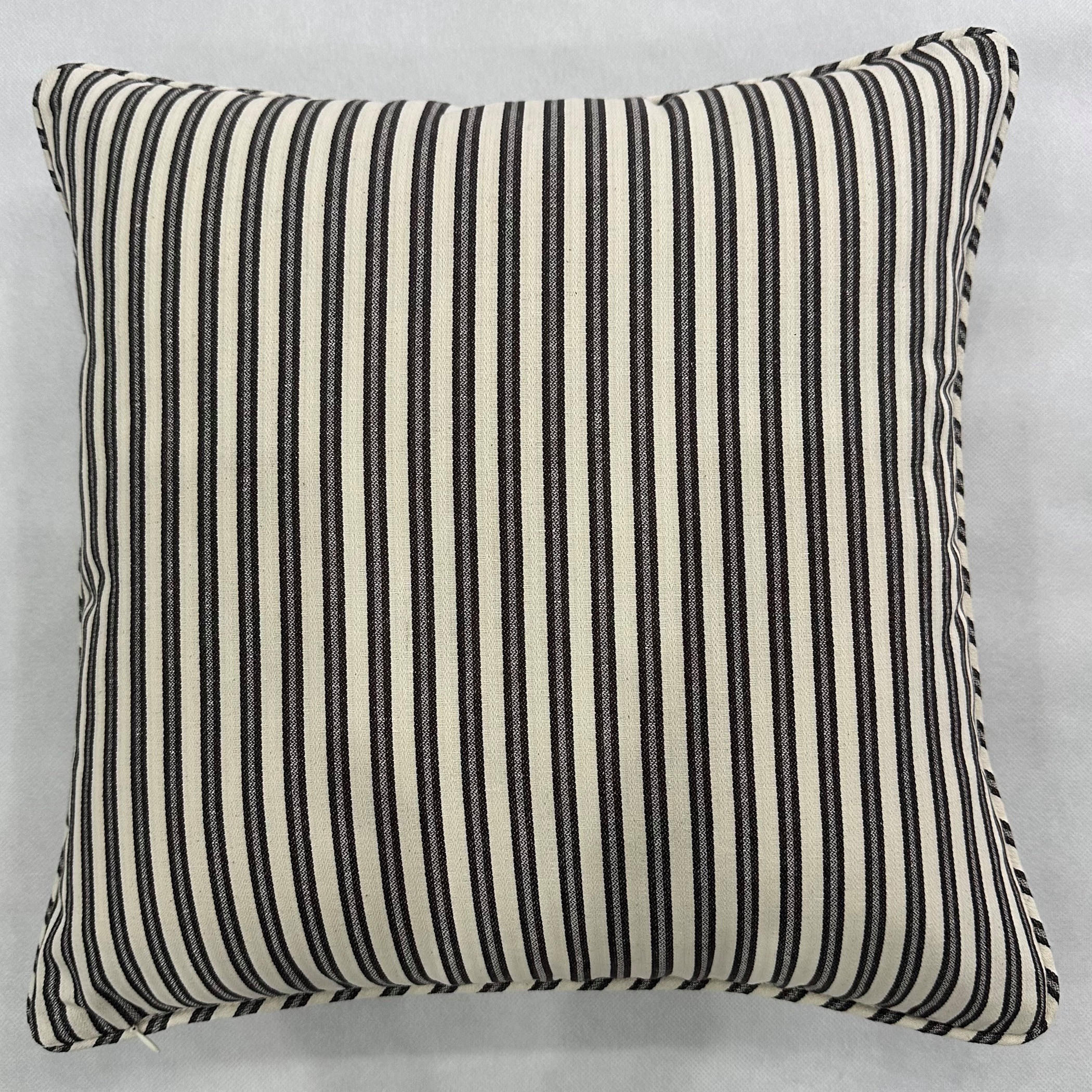 يونيك هوم وسادة ديكور مخططة أسود أبيض-household-cushionsandthrows-filledcushions-decorativecushions-image-2