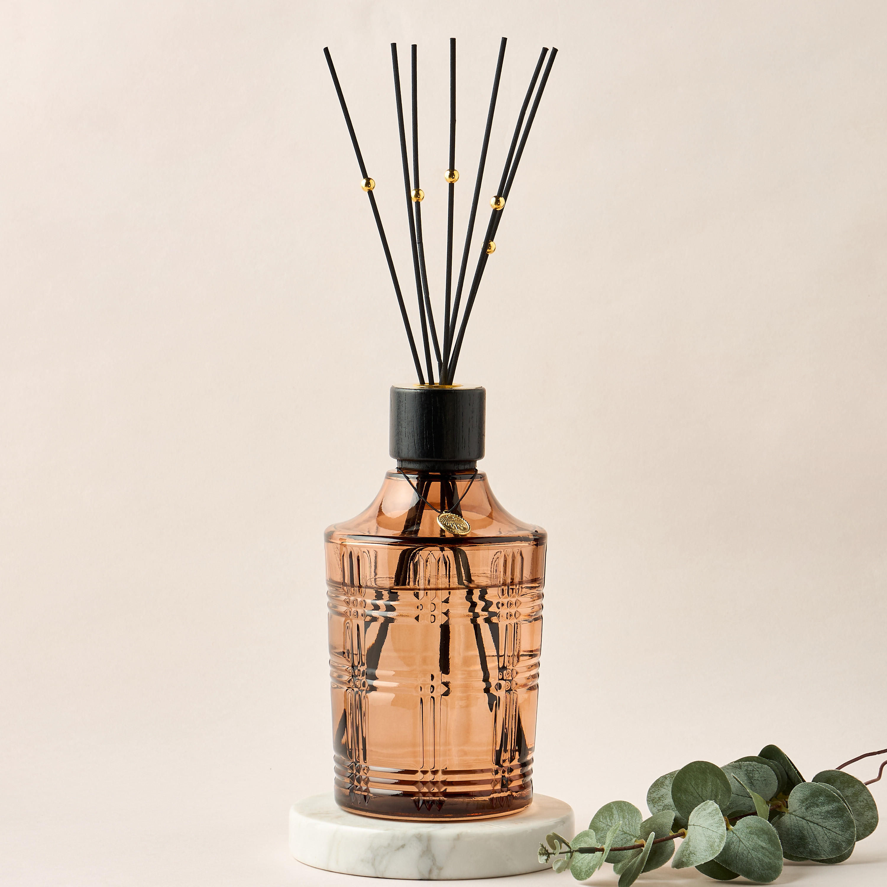طقم موزّع عطور بالأعواد جولدن أواسيس من سينت.د لندن - 1.1 لتر-household-homefragrance-reeddiffusers-image-1