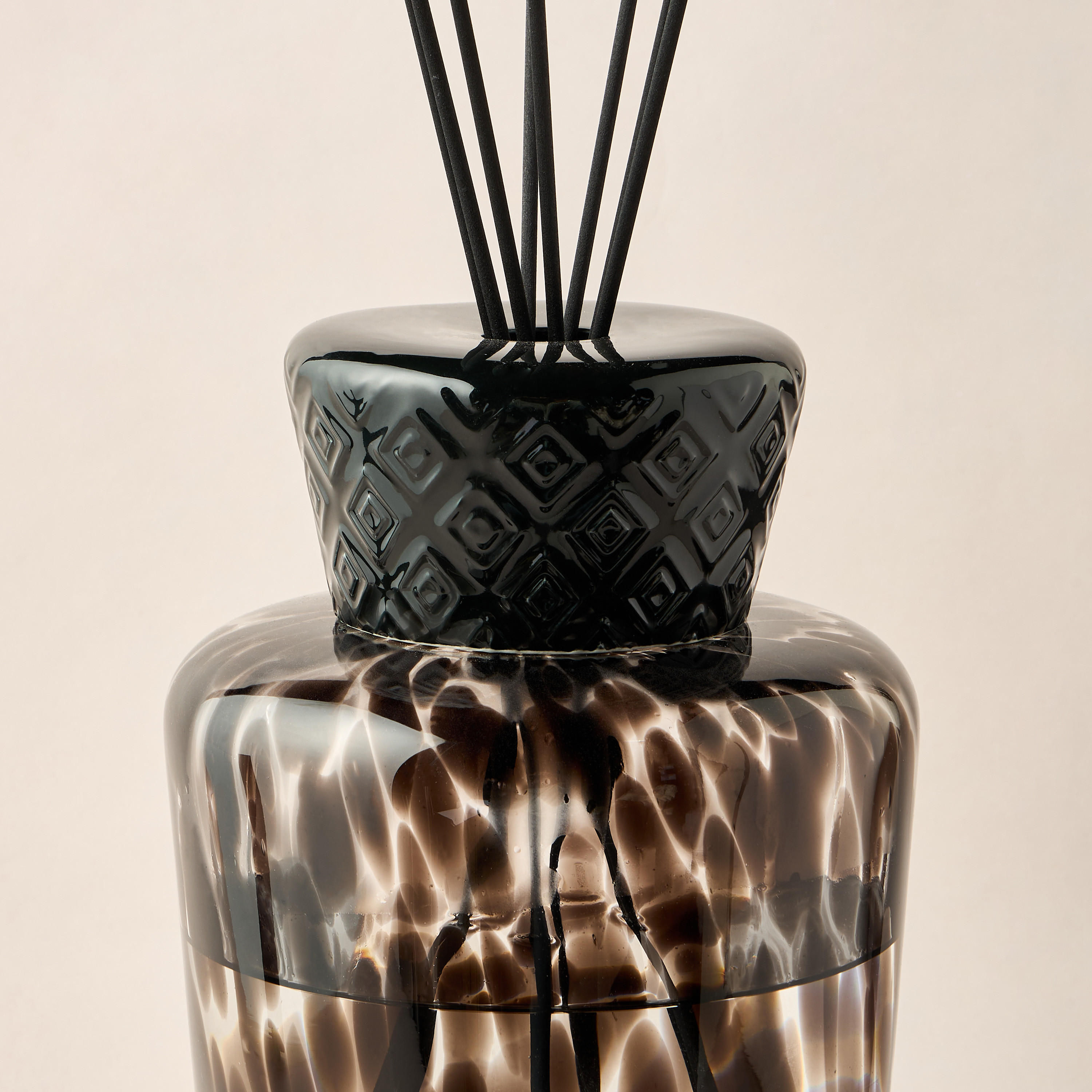 موزّع عطور بالأعواد برائحة ياسمين الكثبان من سينت.د لندن – 5 لتر-household-homefragrance-reeddiffusers-image-3