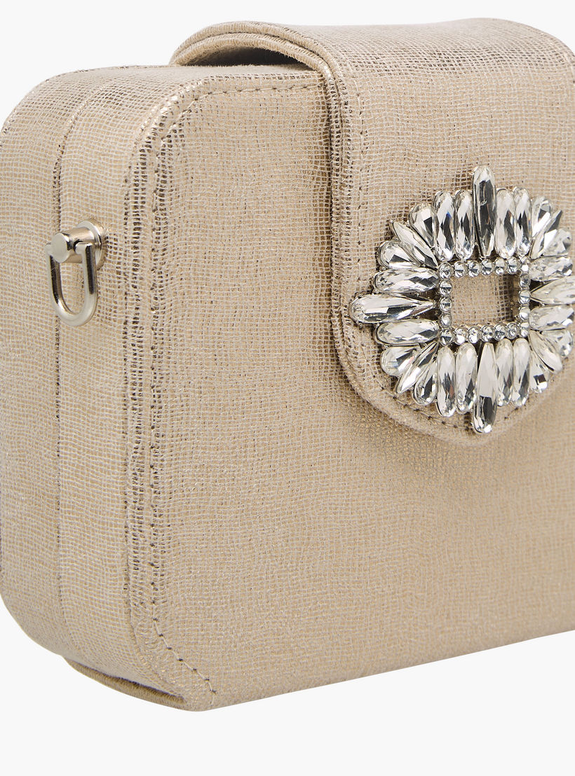 شنطة كلاتش مزينة بسلسلة معدنية من سيليست-women-bagsandwallets-wallets-image-4