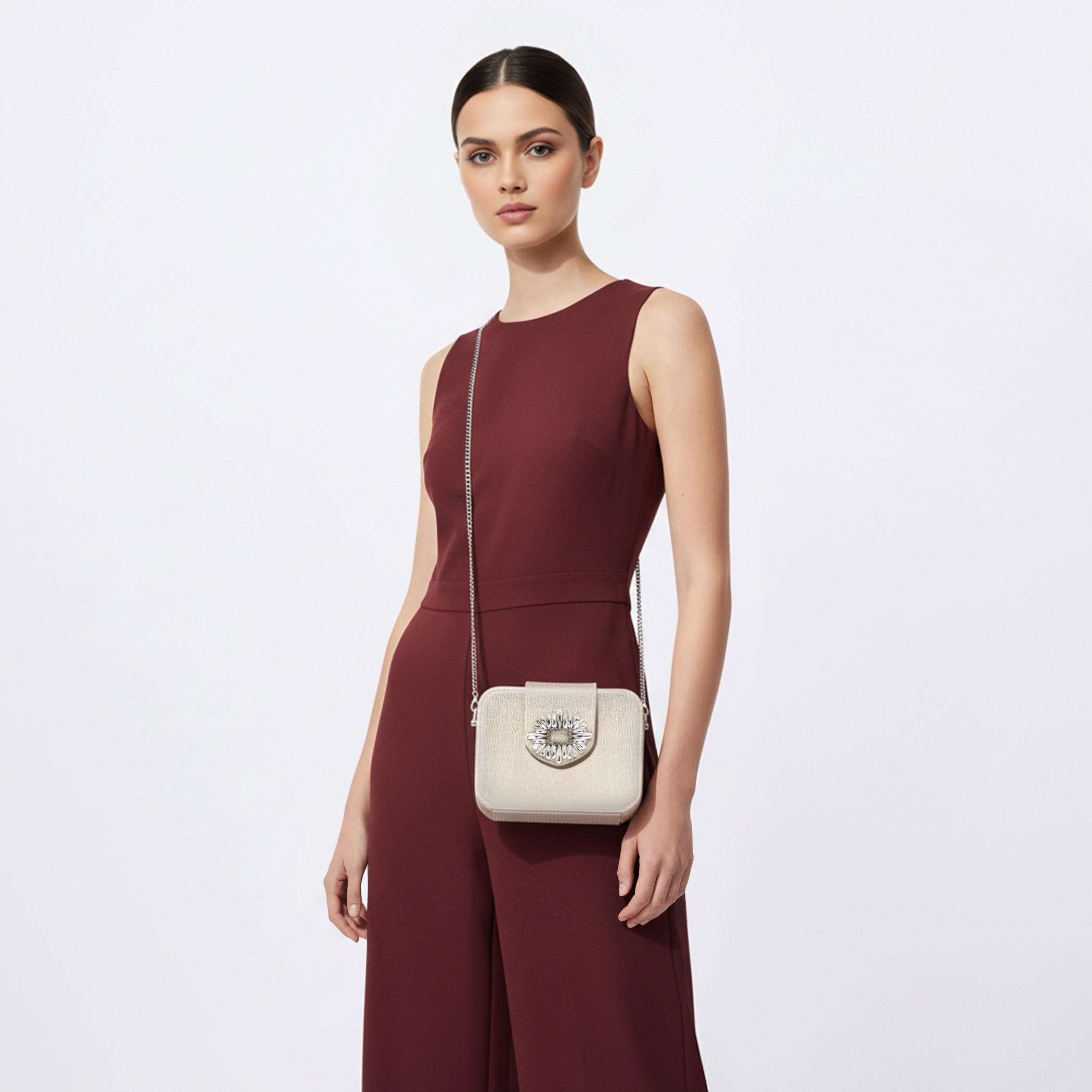 شنطة كلاتش مزينة بسلسلة معدنية من سيليست-women-bagsandwallets-wallets-image-8