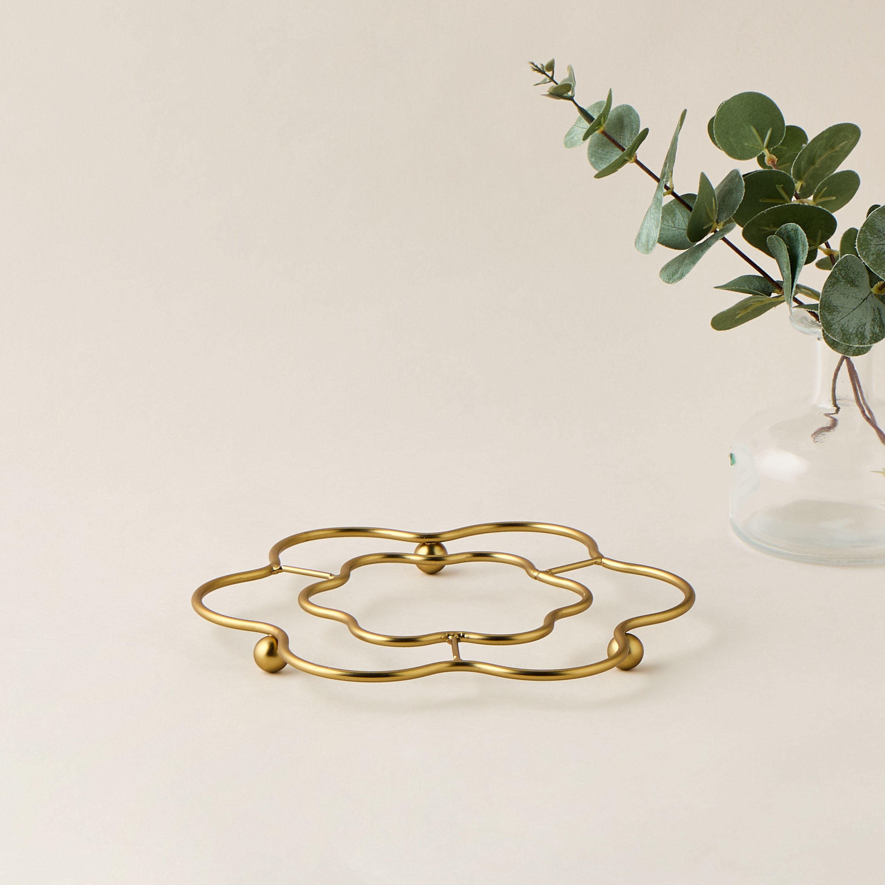 Elanza Floral Shaped Metal Trivet-household-kitchen-kitchenorganising-countertoporganising-image-1