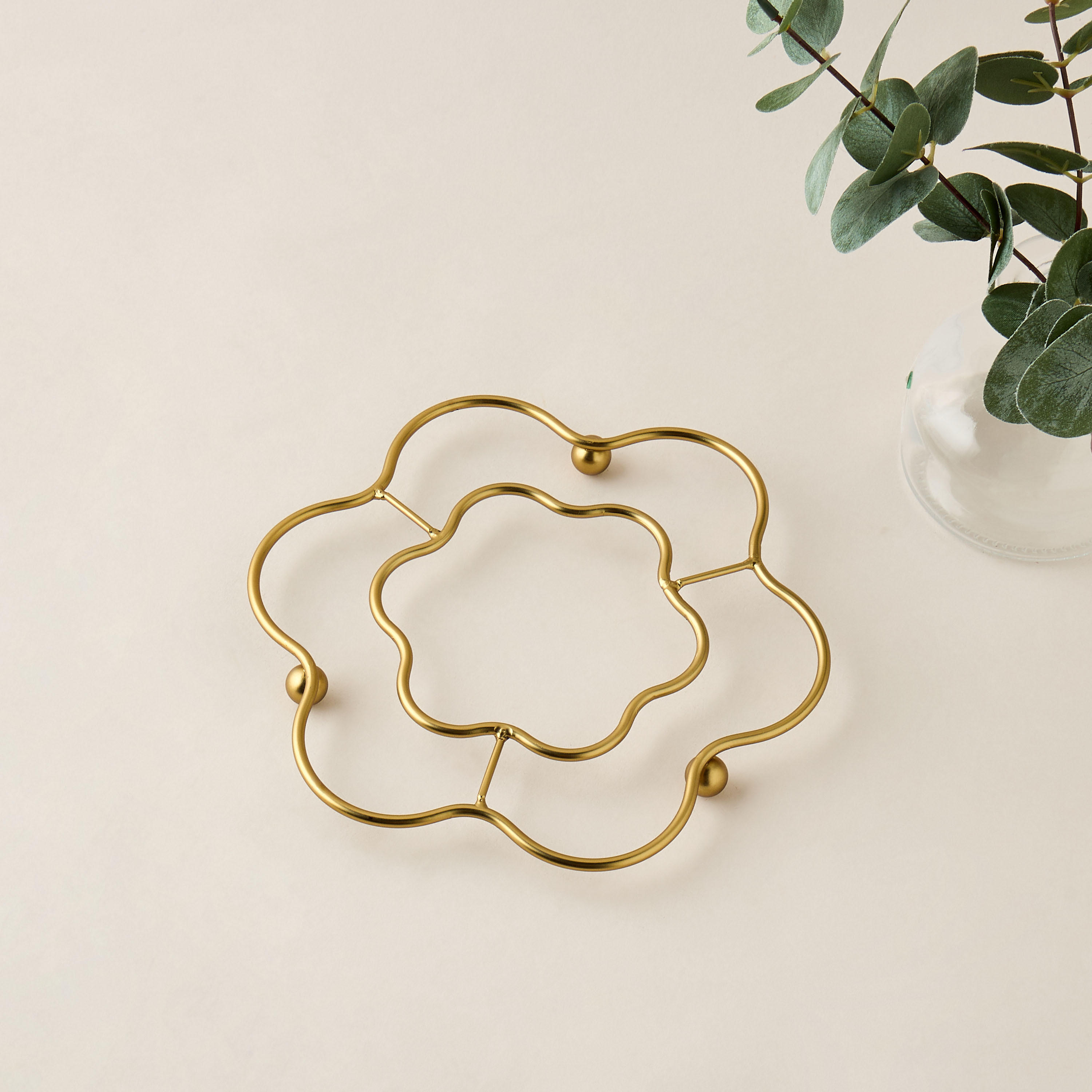 Elanza Floral Shaped Metal Trivet-household-kitchen-kitchenorganising-countertoporganising-image-2