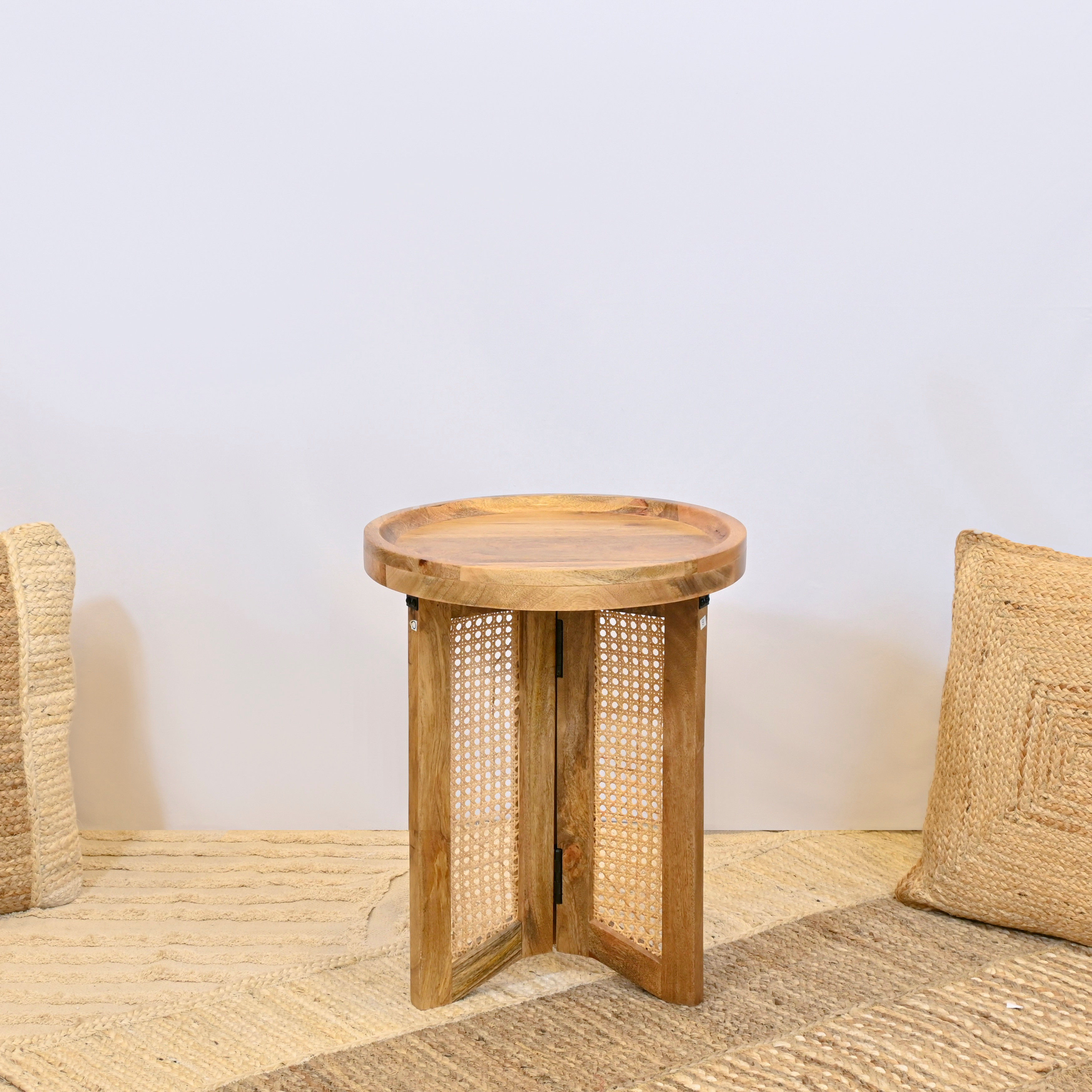 طاولة زينة بسطح خشب وأقدام روطان صنعت بواسطة لايف ستايل-furniture-livingroom-sideandendtables-image-2