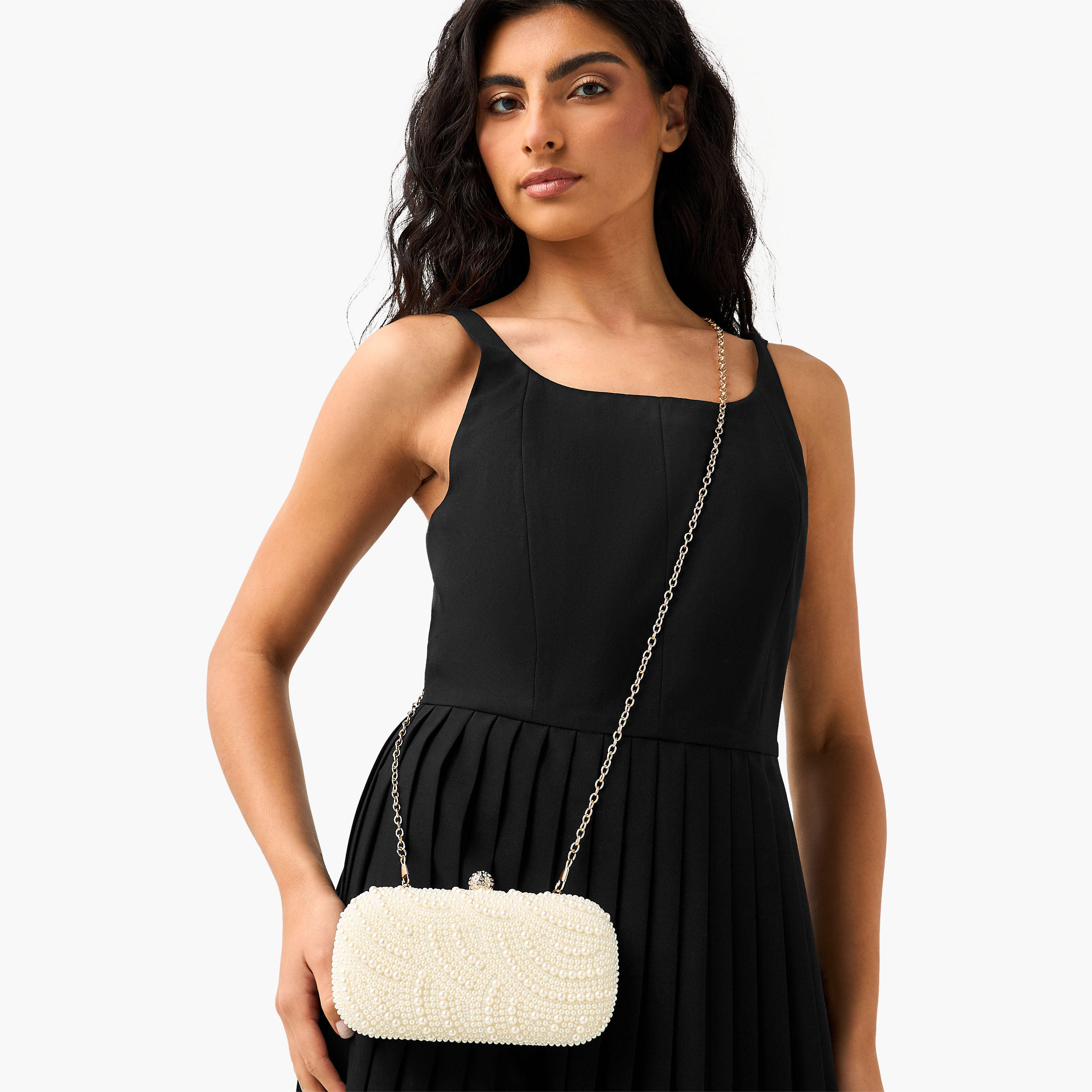 شنطة كلاتش مزينة باللؤلؤ بحزام سلسلة من ساشا-women-bagsandwallets-handbags-image-8