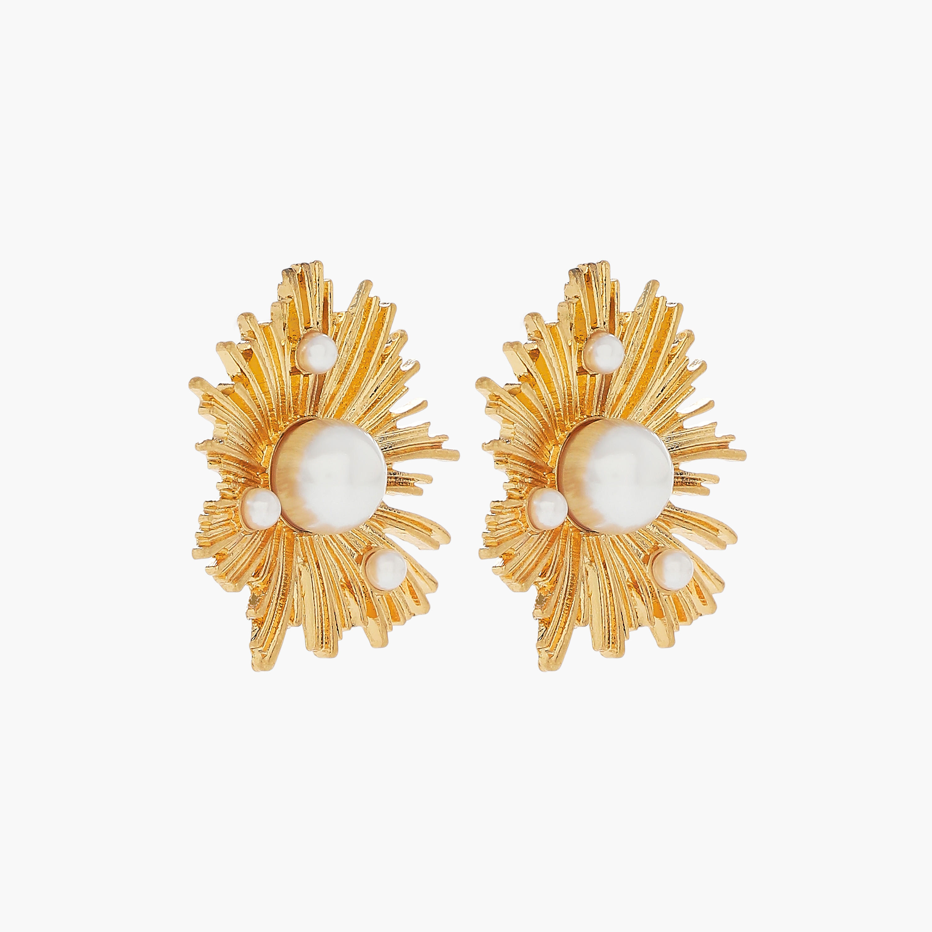 أقراط بلون ذهبي مزينة باللؤلؤ بمكبس إغلاق خلفي-women-watchesandjewellery-jewellery-earrings-image-2