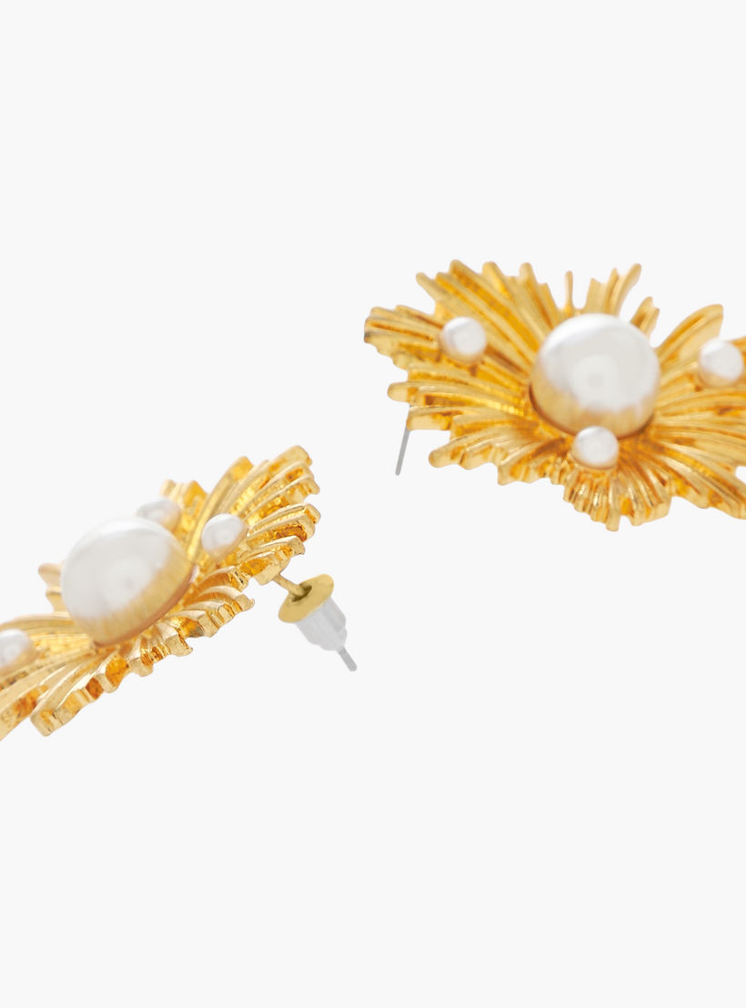 أقراط بلون ذهبي مزينة باللؤلؤ بمكبس إغلاق خلفي-women-watchesandjewellery-jewellery-earrings-image-3