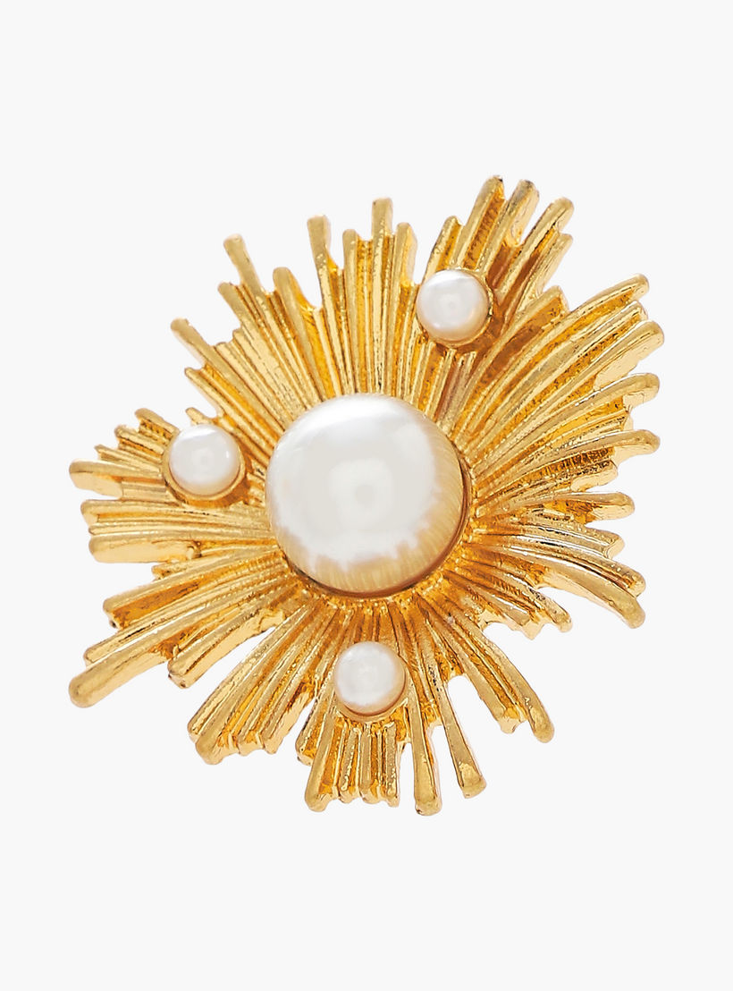 أقراط بلون ذهبي مزينة باللؤلؤ بمكبس إغلاق خلفي-women-watchesandjewellery-jewellery-earrings-image-4